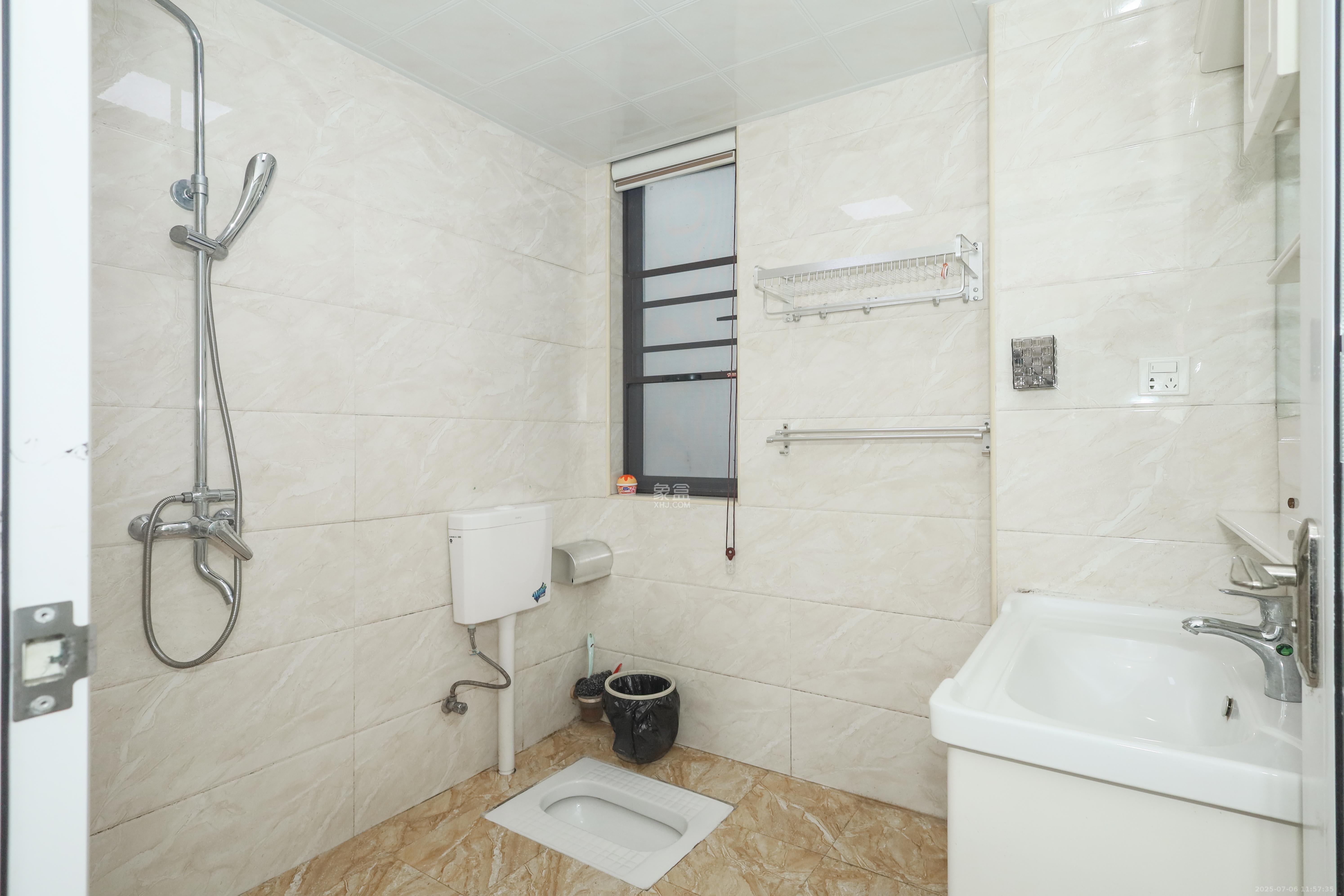 惠天然梅岭国际  3室2厅1卫    105.0万卫生间