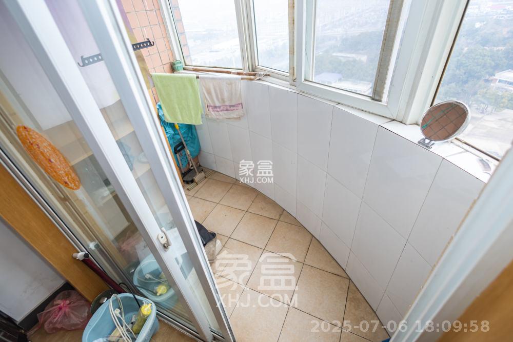 荣鑫家园  3室2厅2卫   1600.00元/月室内图