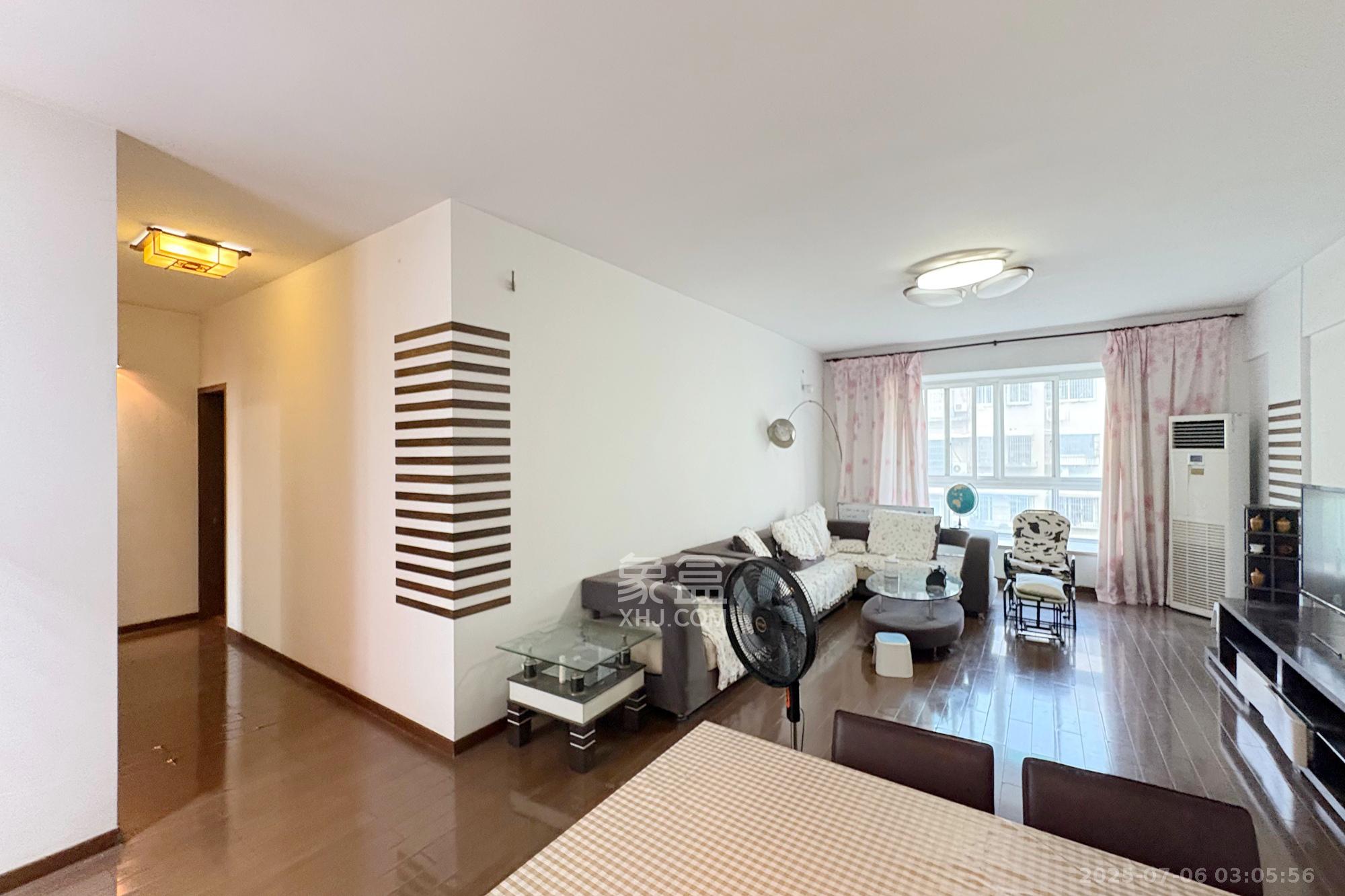 滨湖嘉园（湖滨小区）  4室2厅1卫    108.0万客厅