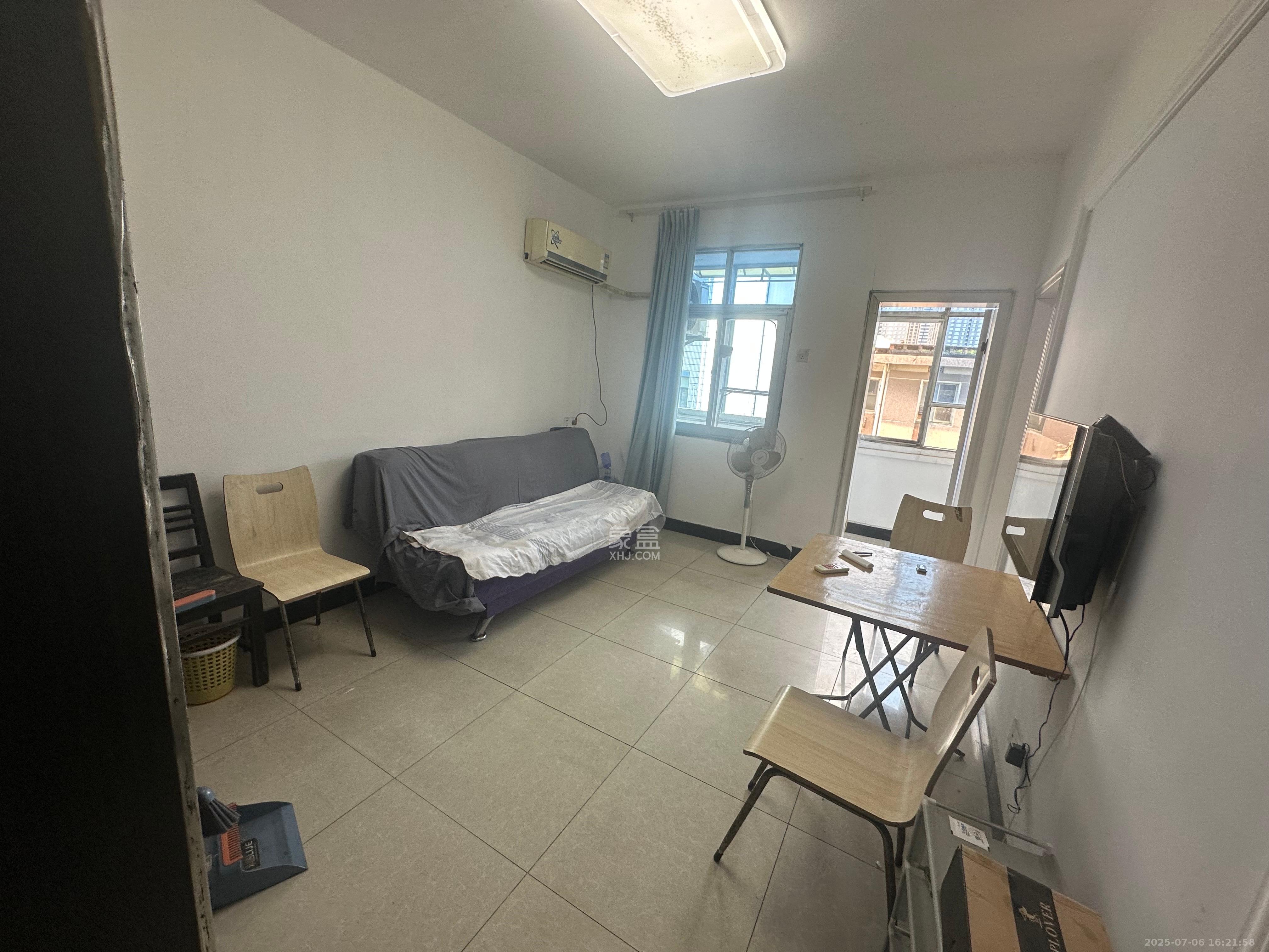 文艺新村  2室1厅1卫   1600.00元/月室内图1