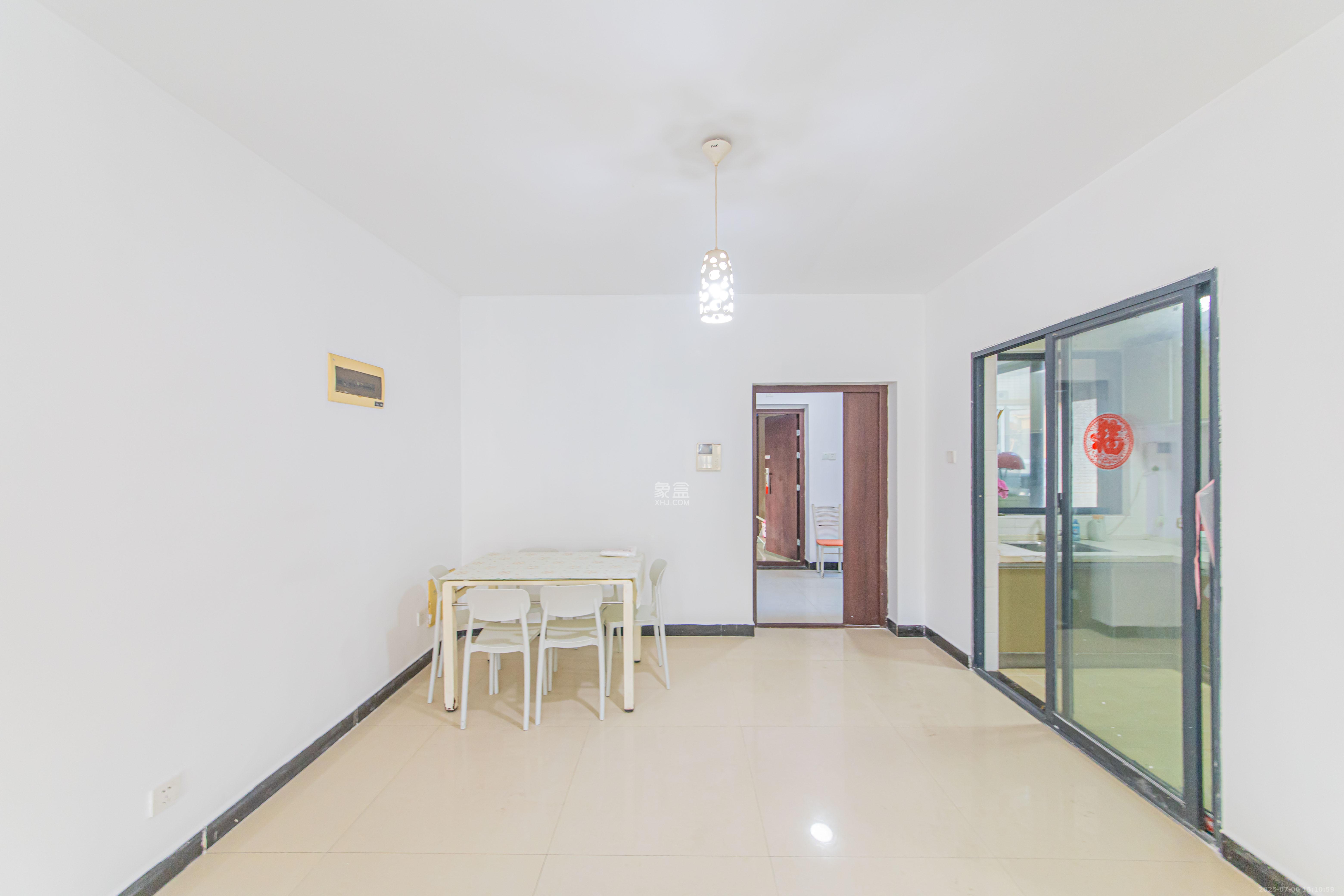 中建芙蓉嘉苑 3室2厅1卫 95.0万 中建芙蓉嘉苑 3室2厅1卫 95.0万客厅