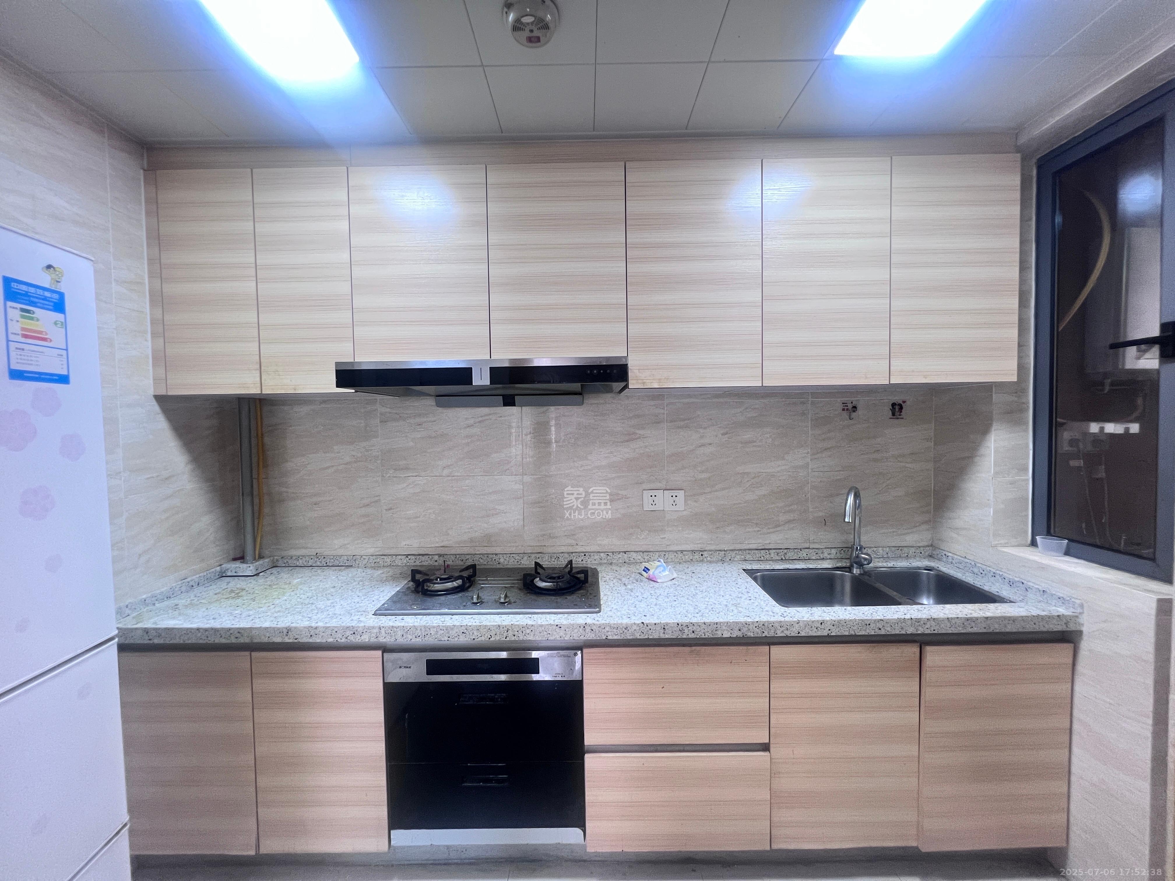 珠江郦城公园1号  3室2厅1卫    2000.0元/月 珠江郦城公园1号  3室2厅1卫    2000.0元/月室内图