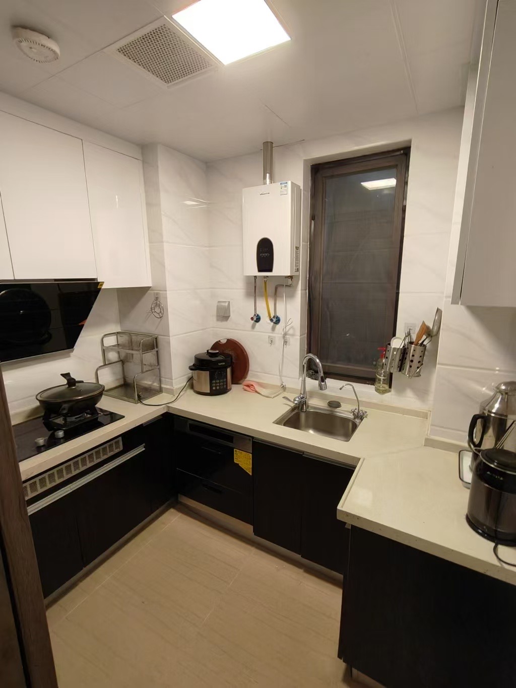 碧桂园酃湖世家 3室2厅2卫 2200.0元/月 碧桂园酃湖世家 3室2厅2卫 2200.0元/月室内图