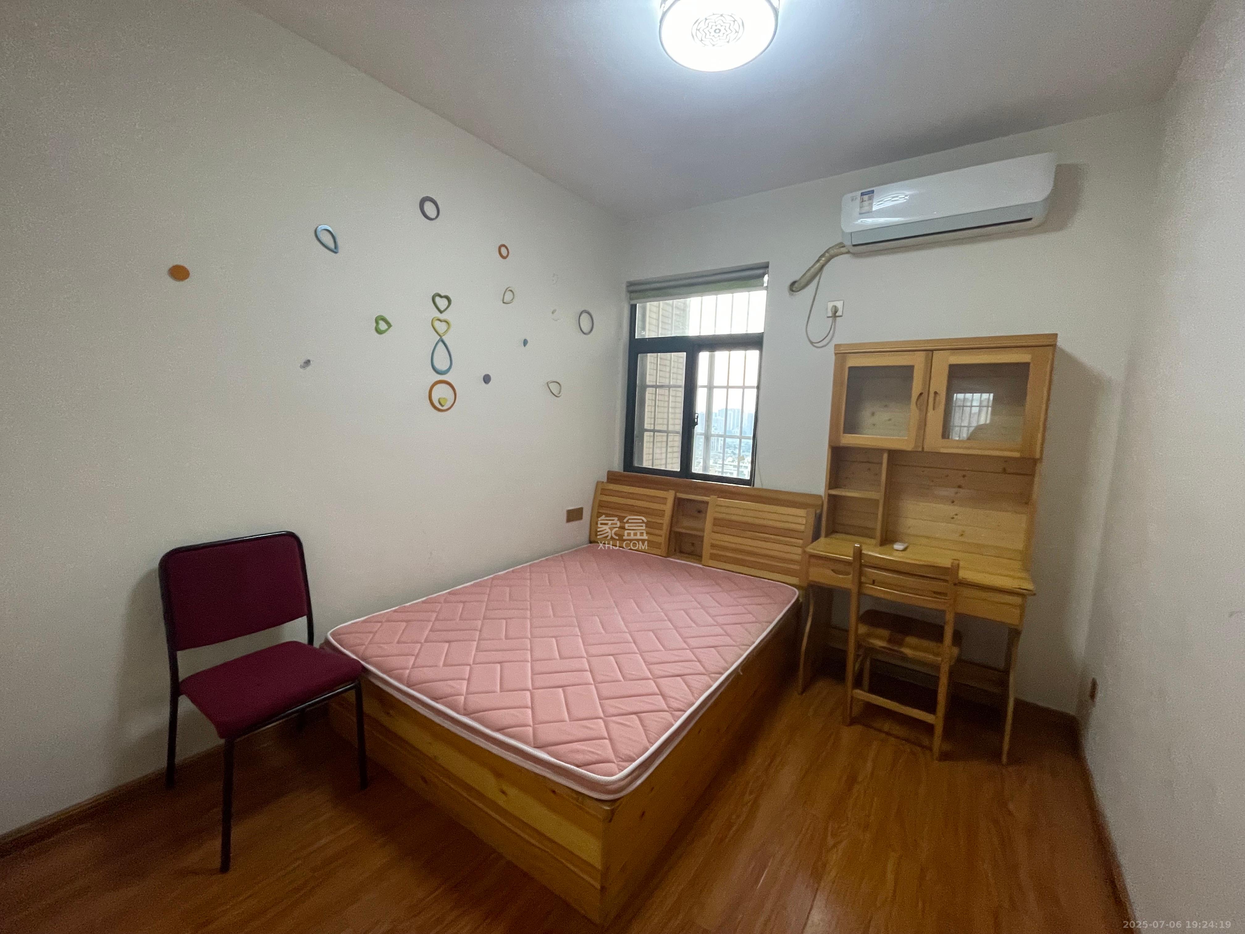 景塘家园  1室2厅1卫   2500.00元/月室内图