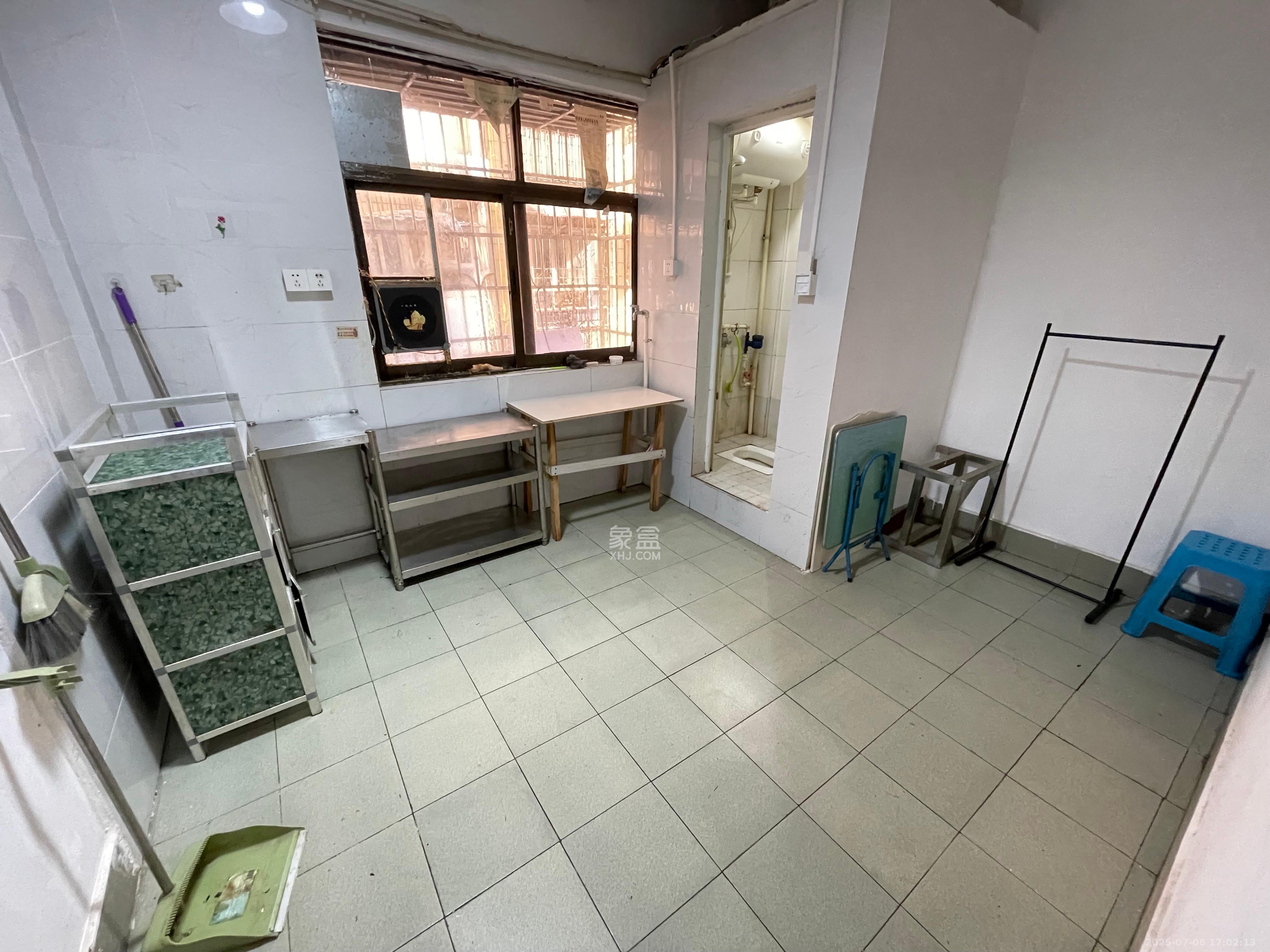 汽车西站商贸城(河西望城坡)  1室1厅1卫    1200.0元/月 汽车西站商贸城(河西望城坡)  1室1厅1卫    1200.0元/月室内图