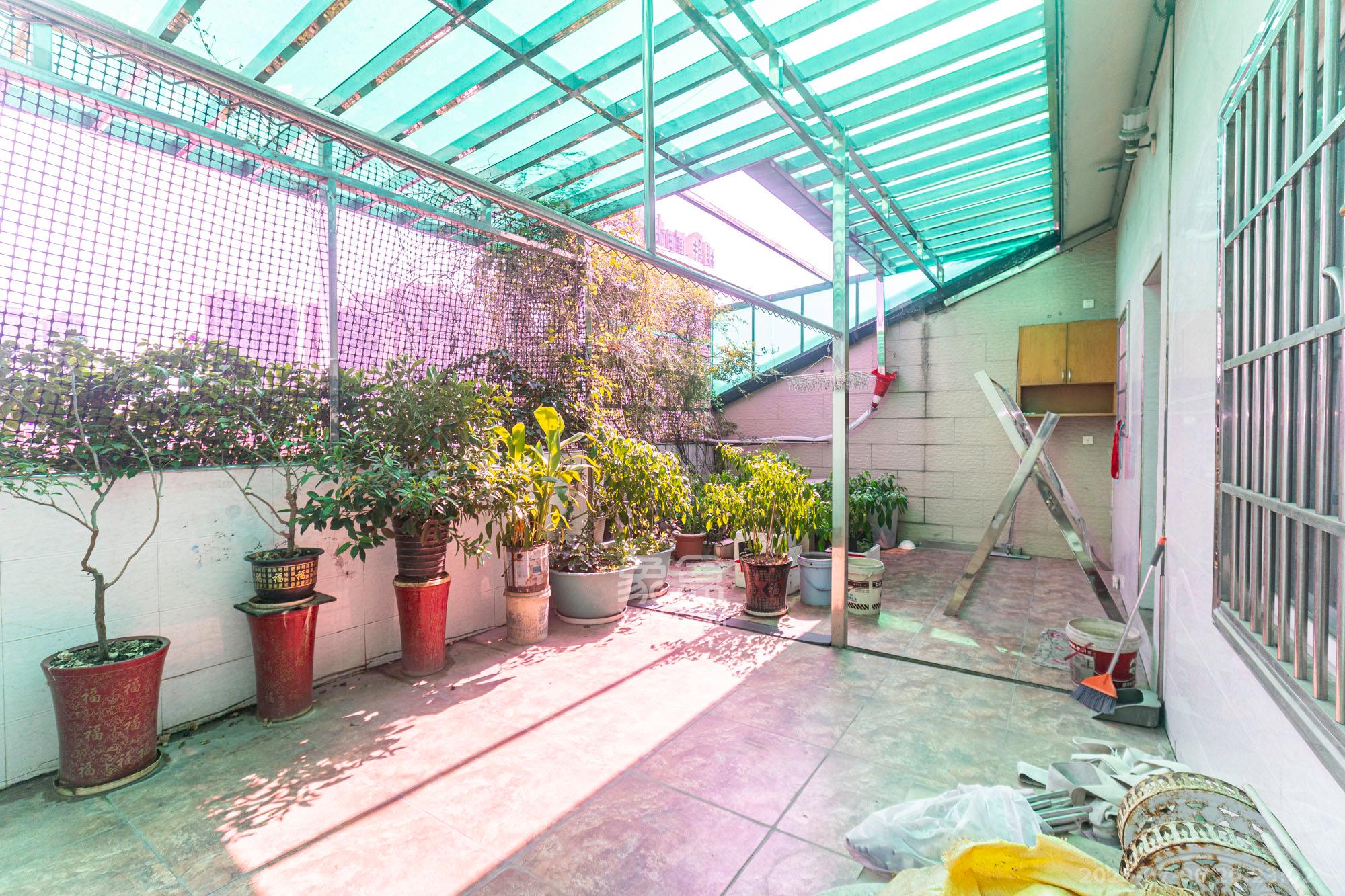 金鹰机电大市场 6室5厅3卫 119.8万 金鹰机电大市场 6室5厅3卫 119.8万阳台