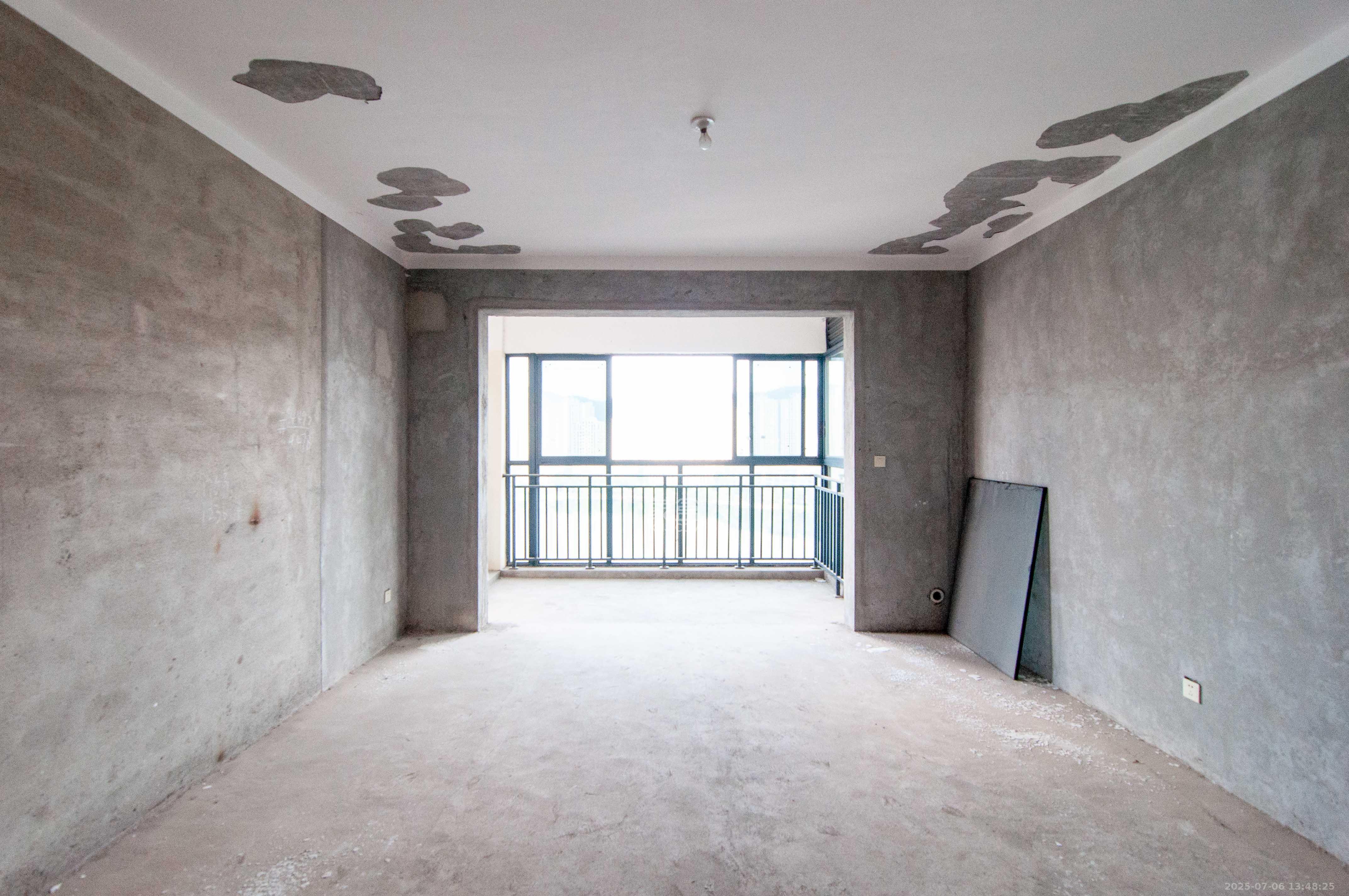 中建梅溪湖中心  4室2厅2卫   355.00万