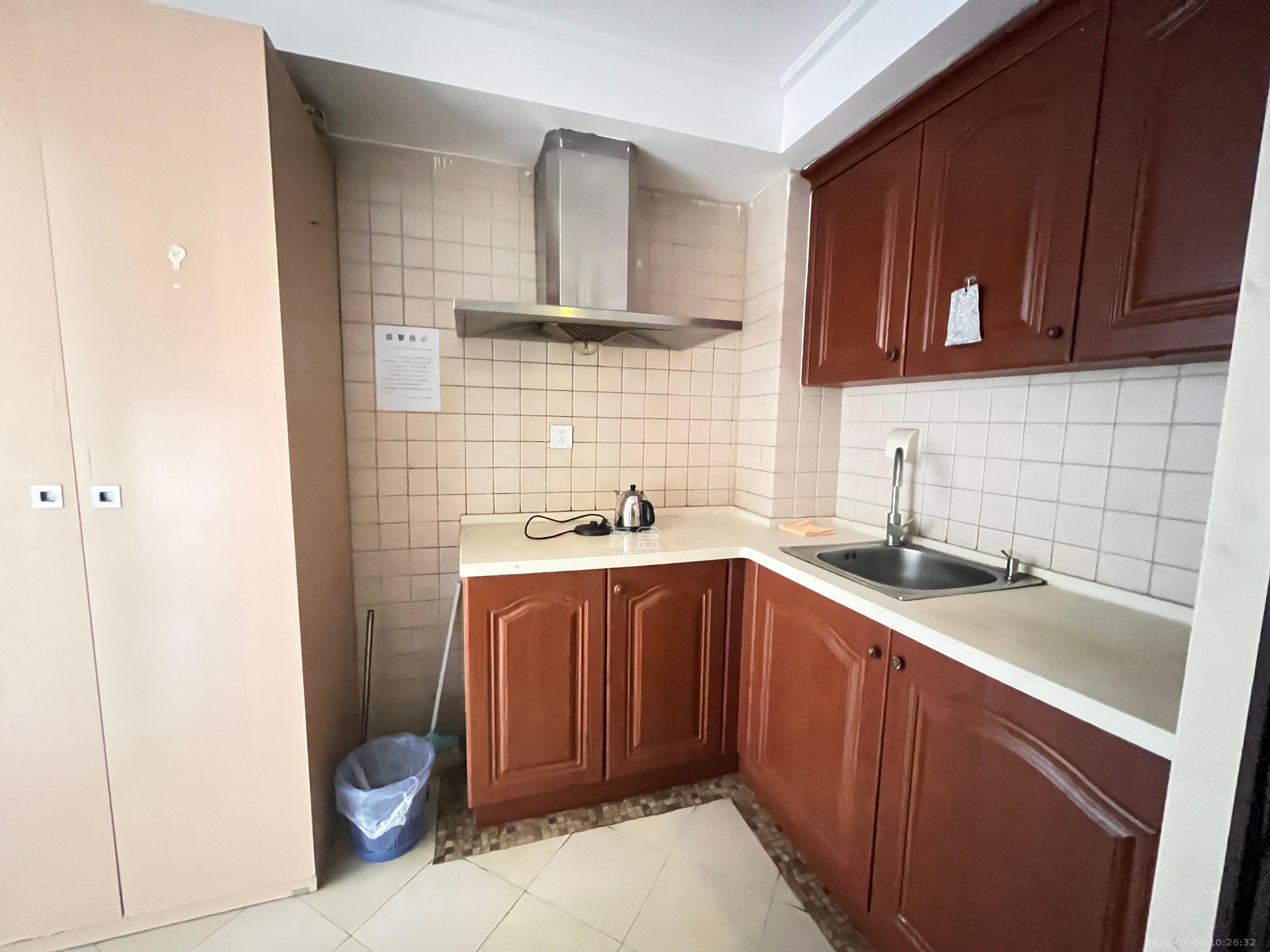 郡原广场 1室1厅1卫 2000.0元/月 郡原广场 1室1厅1卫 2000.0元/月室内图