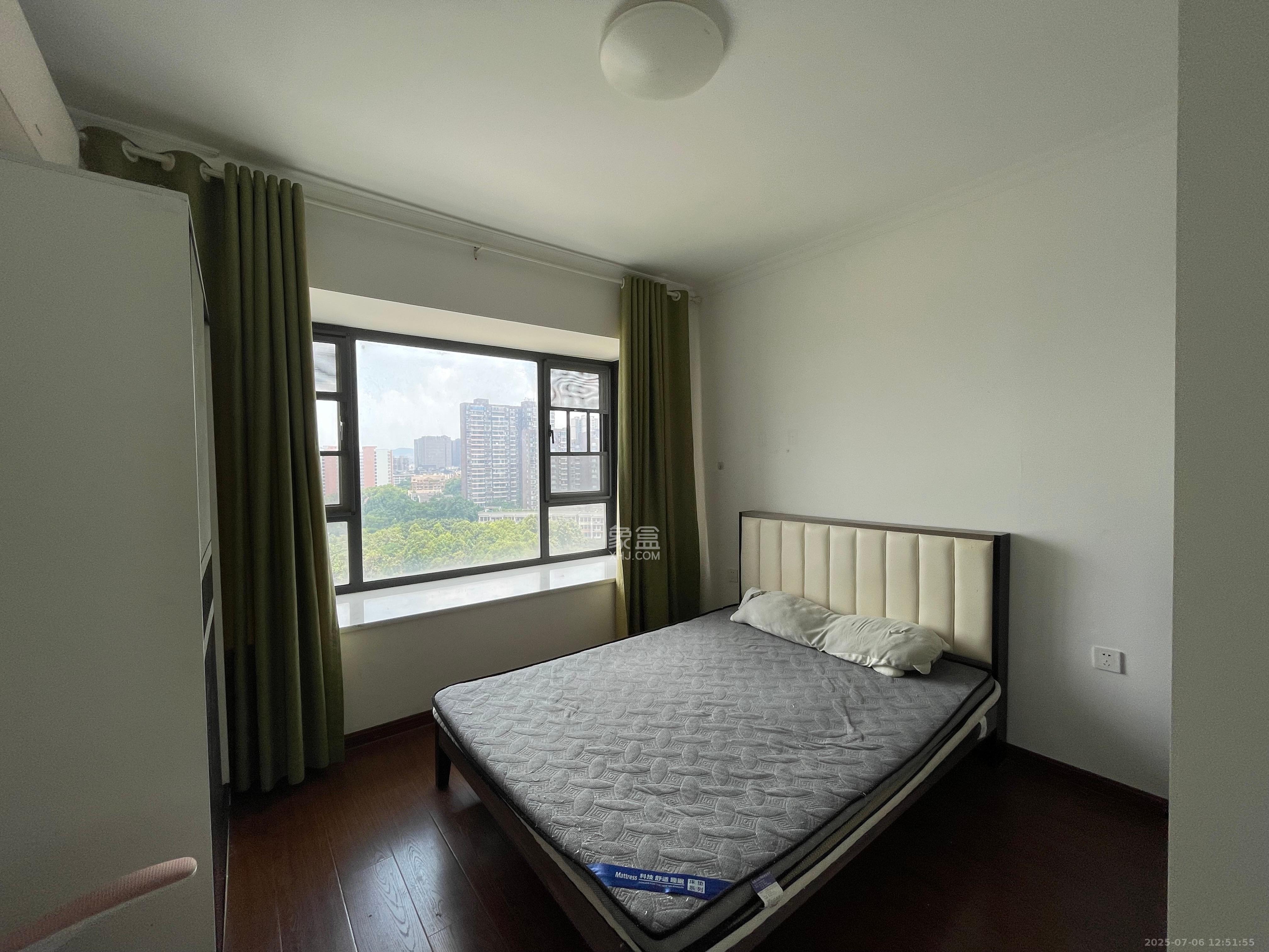 好莱城（弘德西街）  4室2厅2卫   3300.00元/月室内图