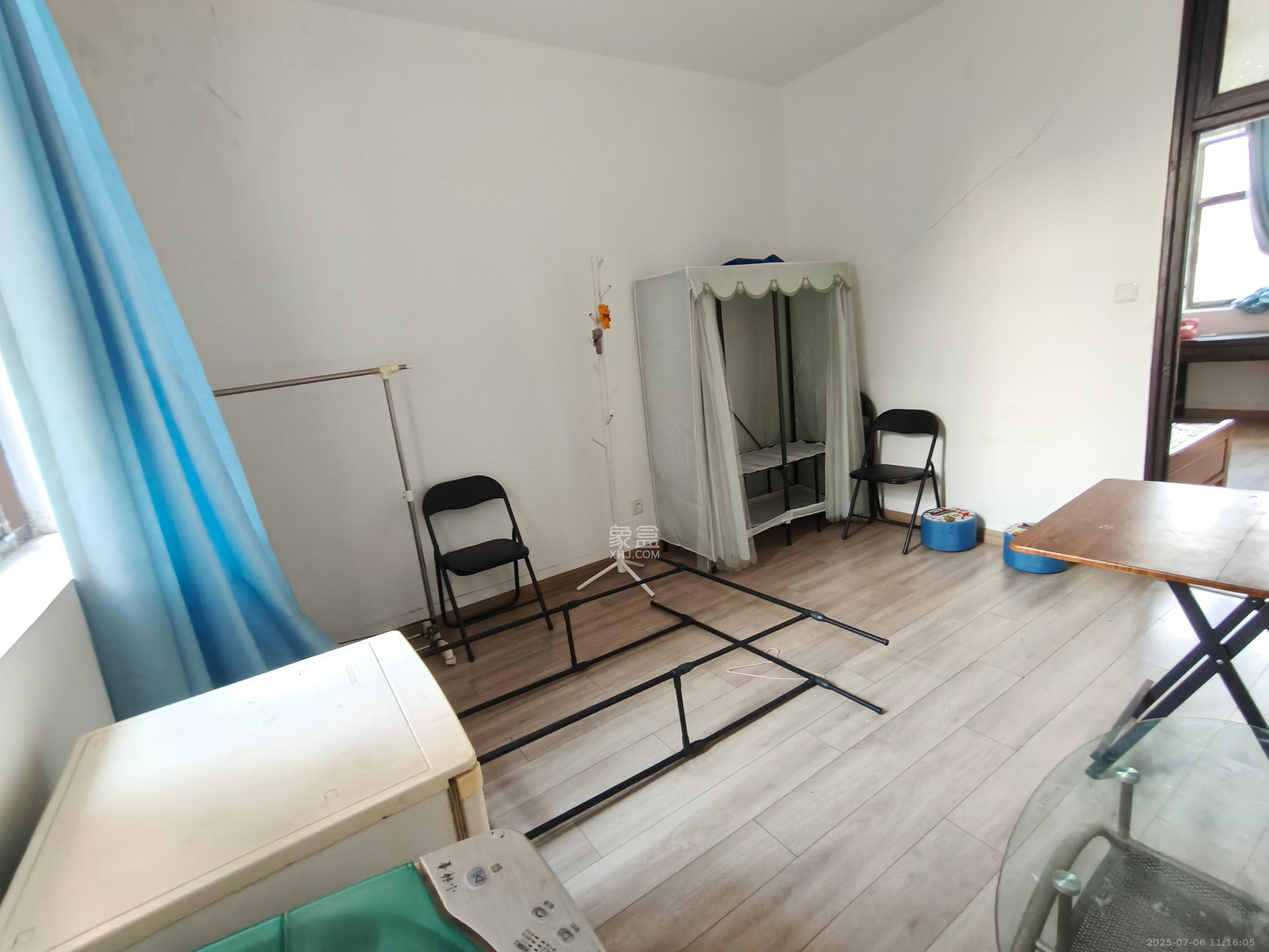 寿星街社区  1室1厅1卫    1300.0元/月 寿星街社区  1室1厅1卫    1300.0元/月室内图