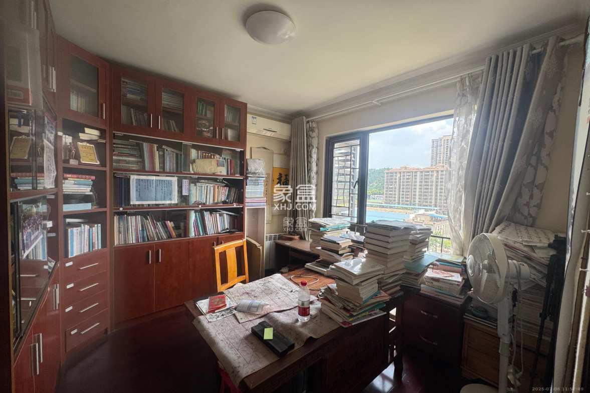 中海国际一期  3室2厅2卫    2000.0元/月 中海国际一期  3室2厅2卫    2000.0元/月室内图