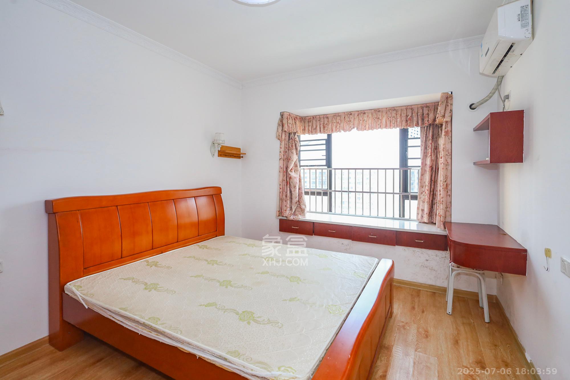 钰龙天下二期(钰龙佳园) 4室2厅2卫 220.0万 钰龙天下二期(钰龙佳园) 4室2厅2卫 220.0万卧室