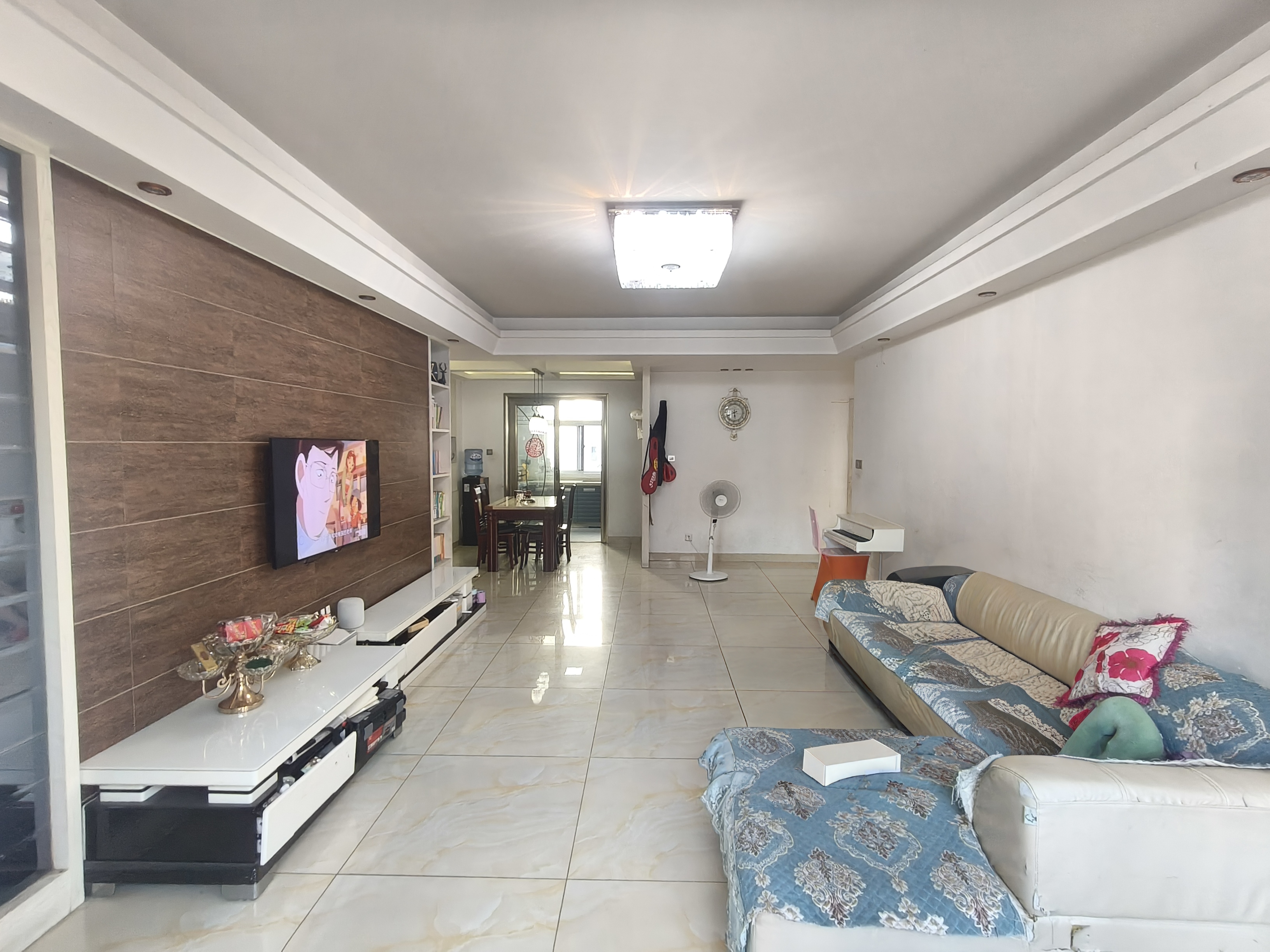 高盛澧园一二期  3室2厅2卫    75.0万 高盛澧园一二期  3室2厅2卫    75.0万客厅