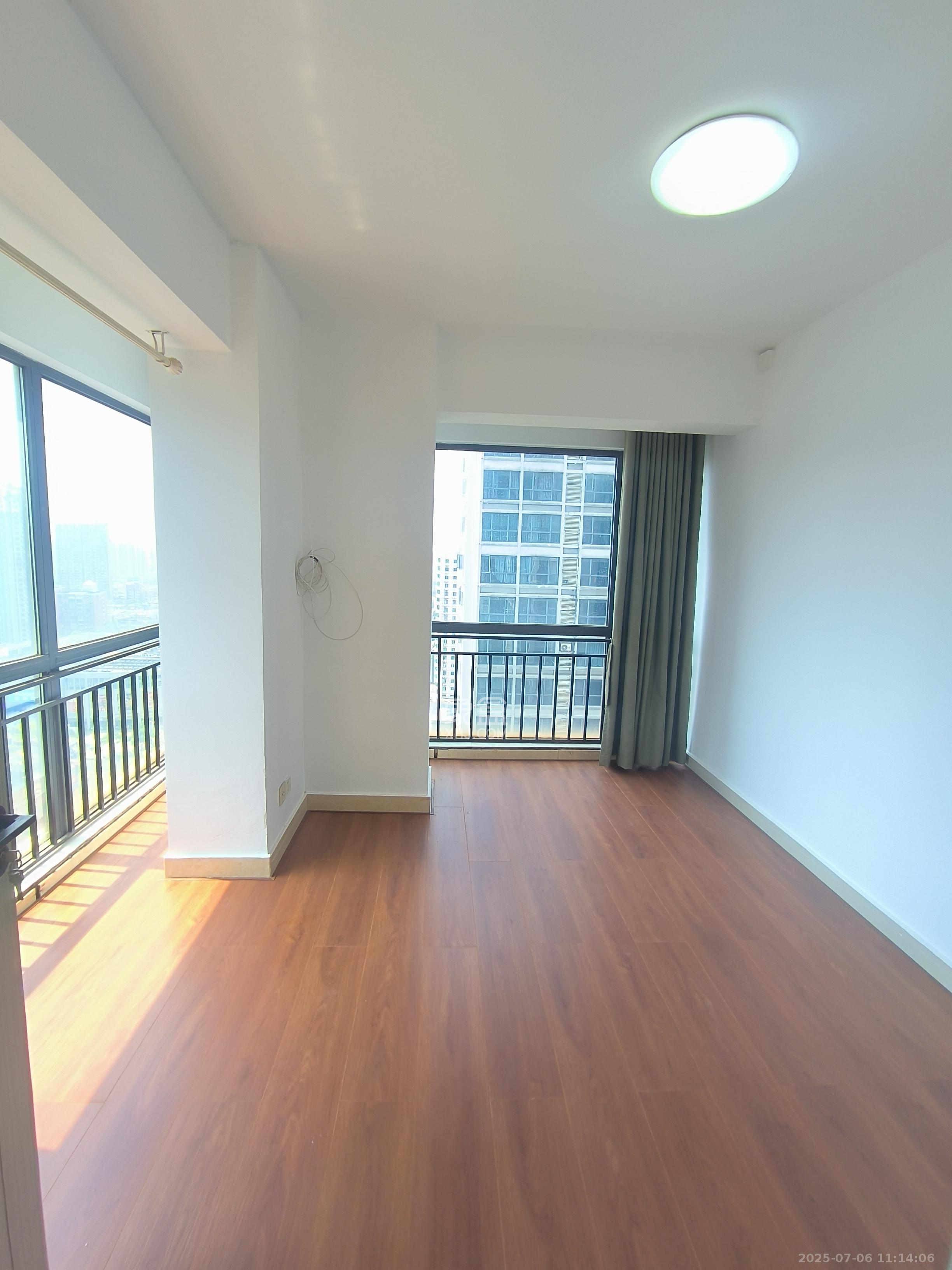 三万英尺 2室1厅1卫 2200.0元/月 三万英尺 2室1厅1卫 2200.0元/月室内图