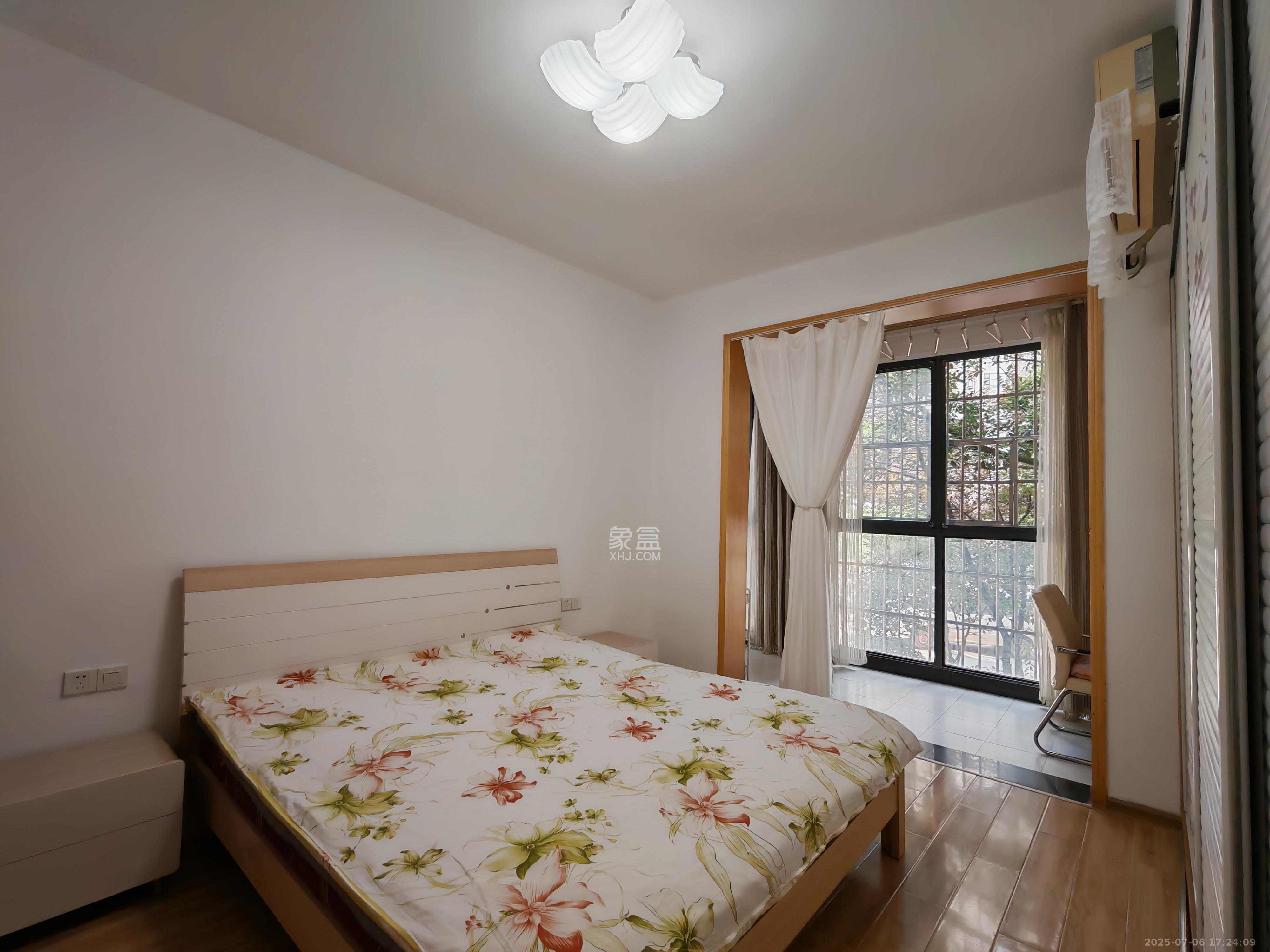 枫华府第  1室2厅1卫    2200.0元/月室内图