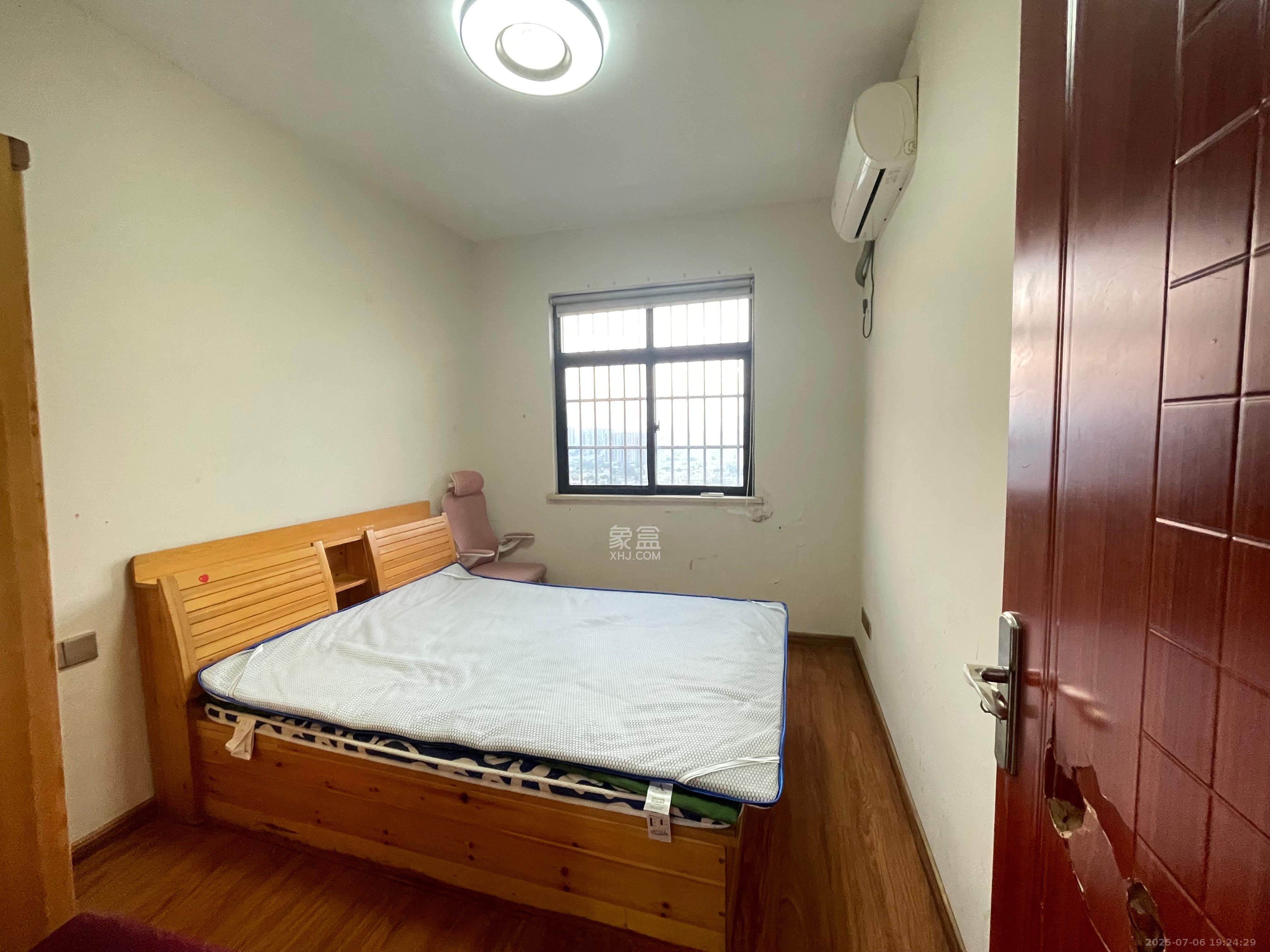 景塘家园  1室2厅1卫   2500.00元/月室内图