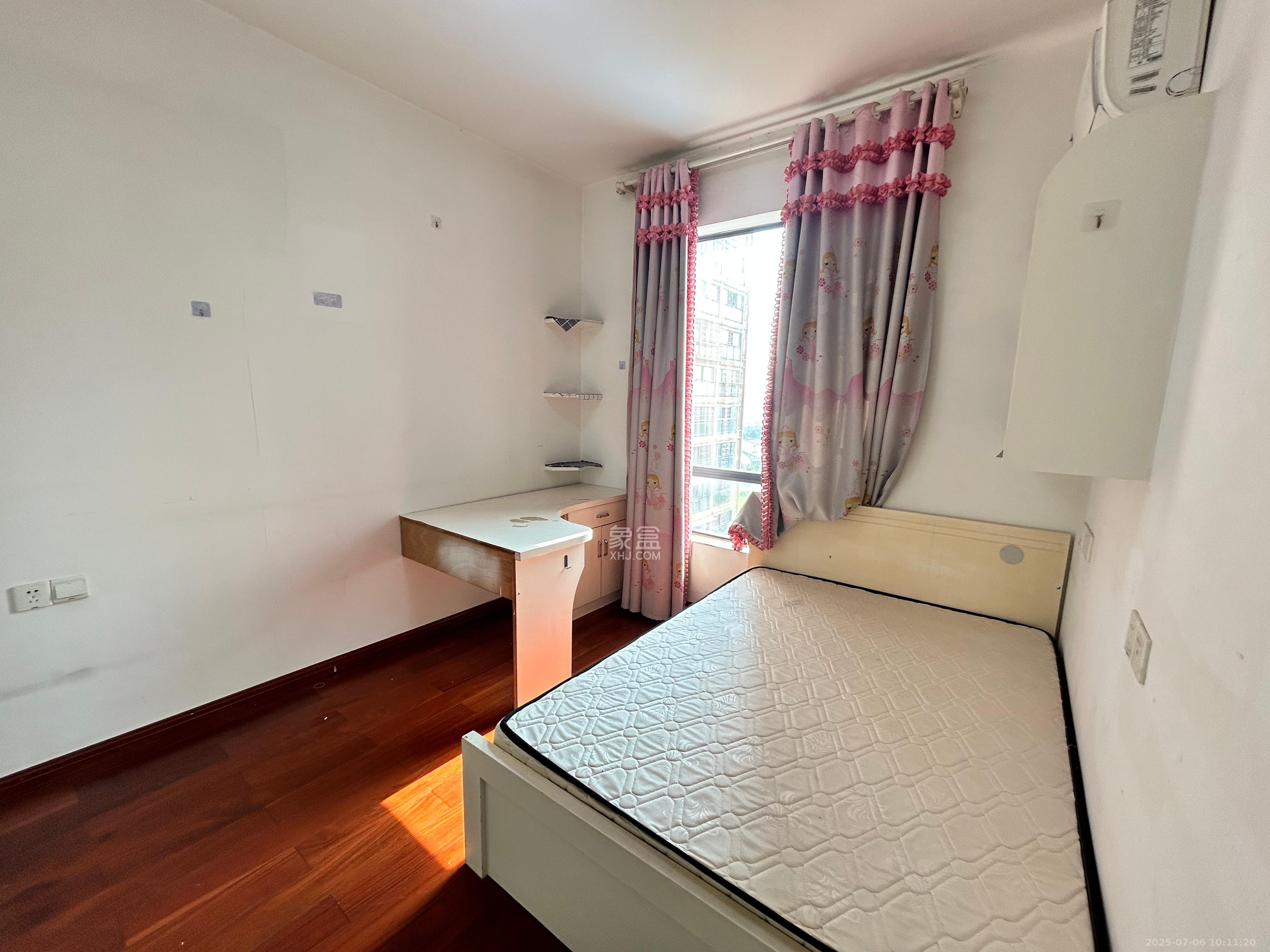 江河双水湾 3室2厅1卫 2500.0元/月 江河双水湾 3室2厅1卫 2500.0元/月室内图