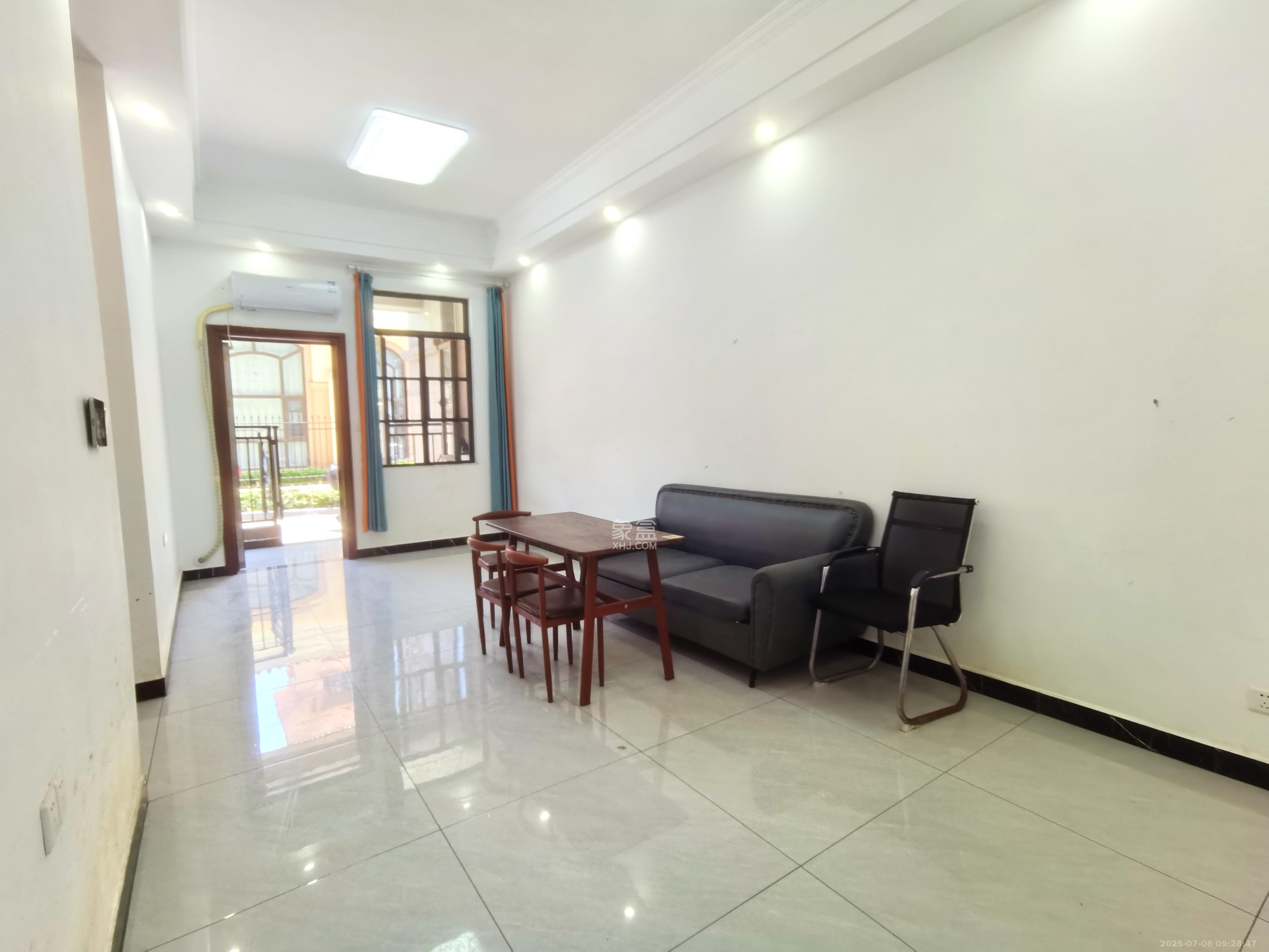 恒大江湾  3室2厅1卫    2300.0元/月 恒大江湾  3室2厅1卫    2300.0元/月室内图1