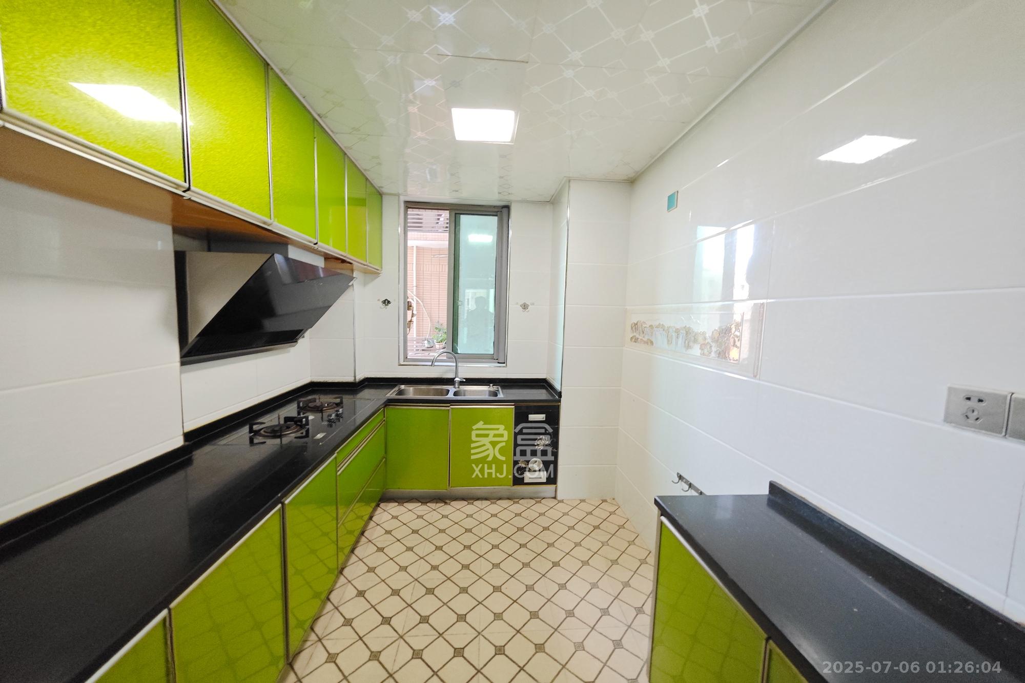 新城新世界一二三期 4室2厅2卫 158.0万 新城新世界一二三期 4室2厅2卫 158.0万厨房