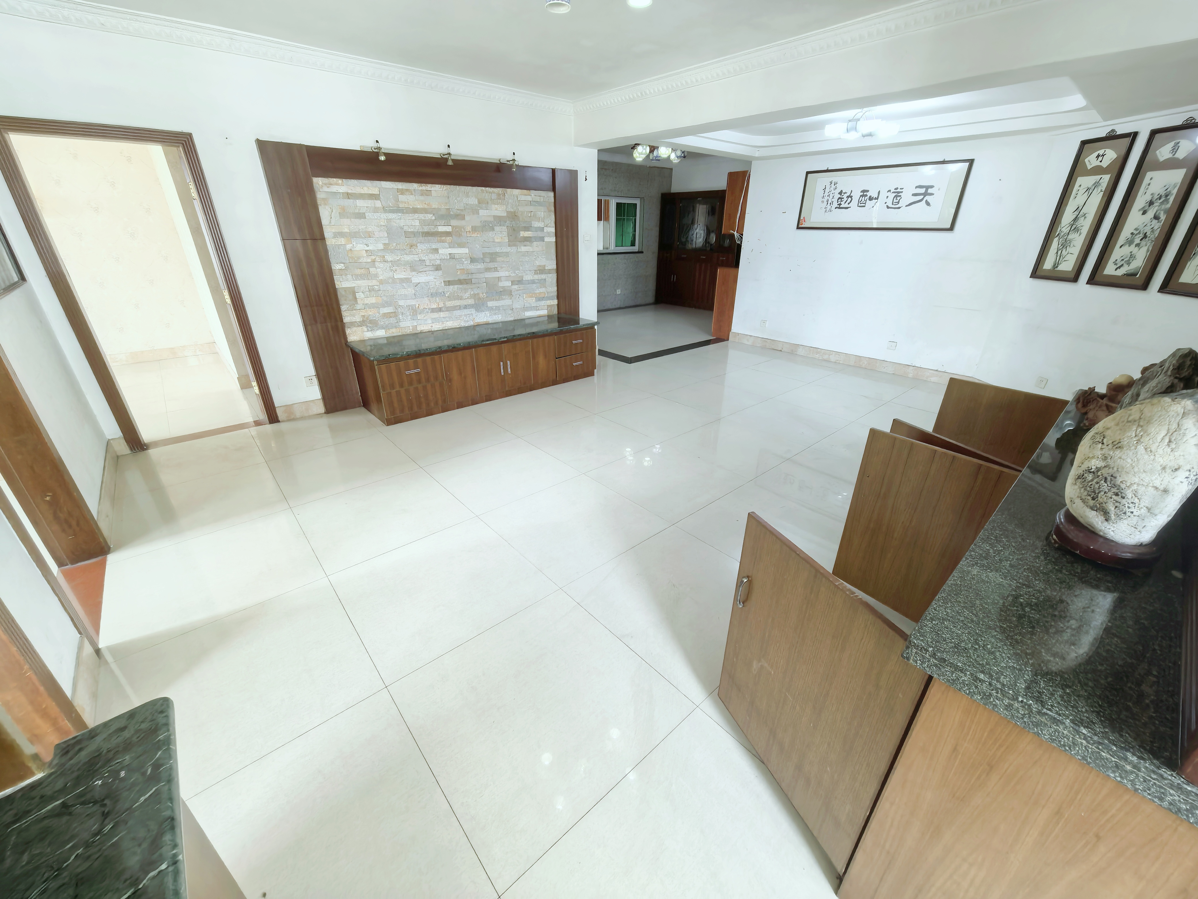 中盐大厦 3室2厅2卫 125.0万 中盐大厦 3室2厅2卫 125.0万室内图