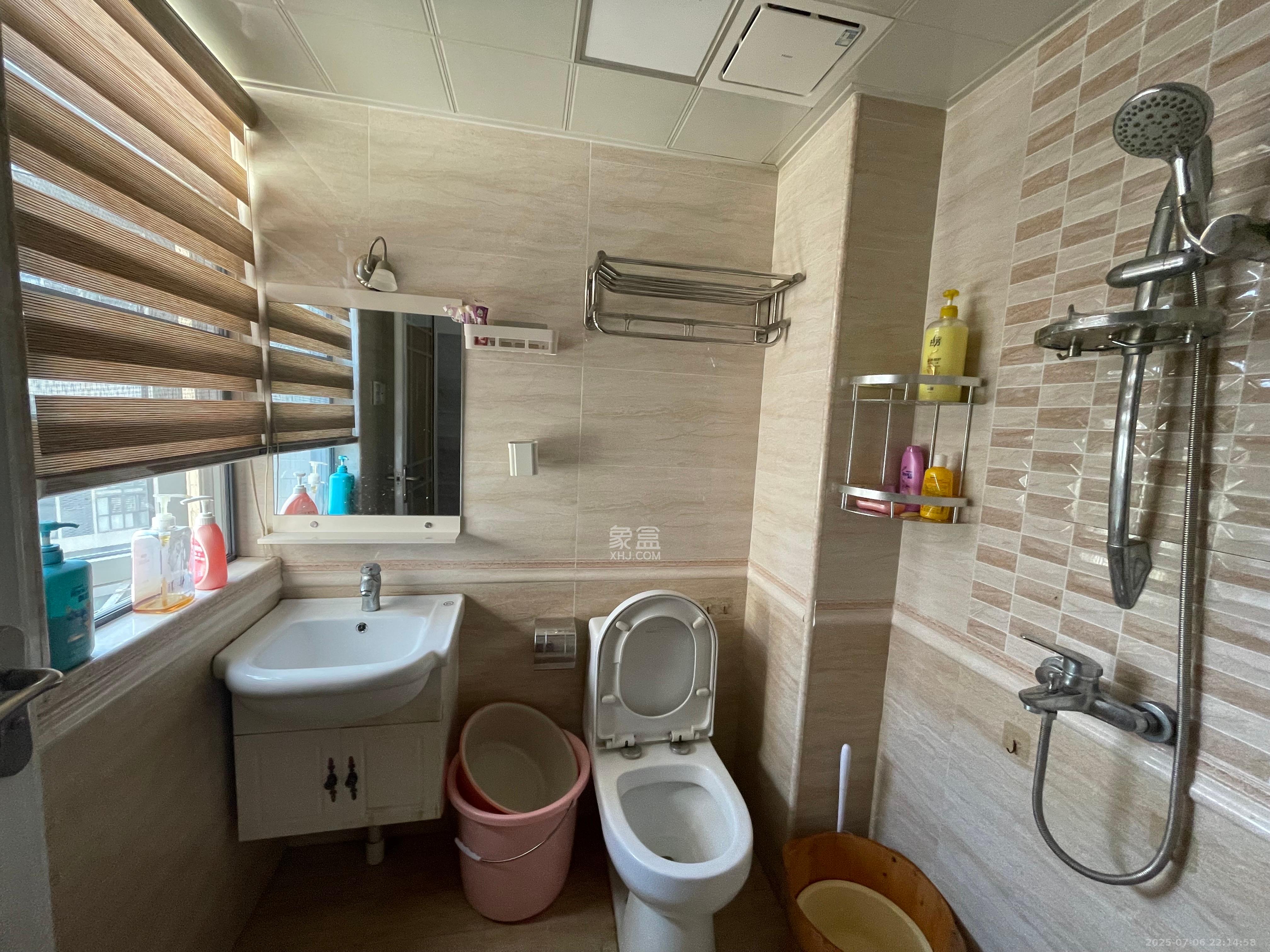 钱隆世家 3室2厅2卫 2300.0元/月 钱隆世家 3室2厅2卫 2300.0元/月室内图