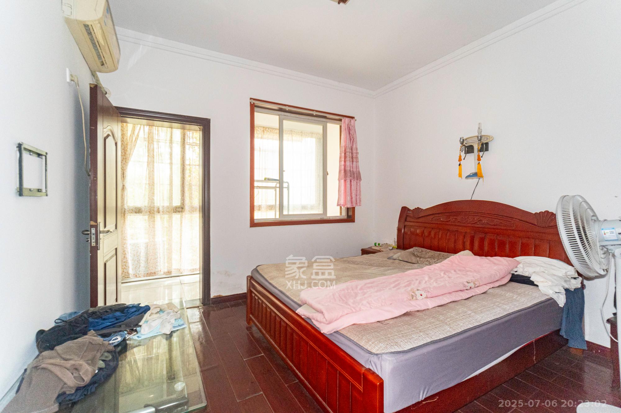 金鹰机电大市场 6室5厅3卫 119.8万 金鹰机电大市场 6室5厅3卫 119.8万卧室