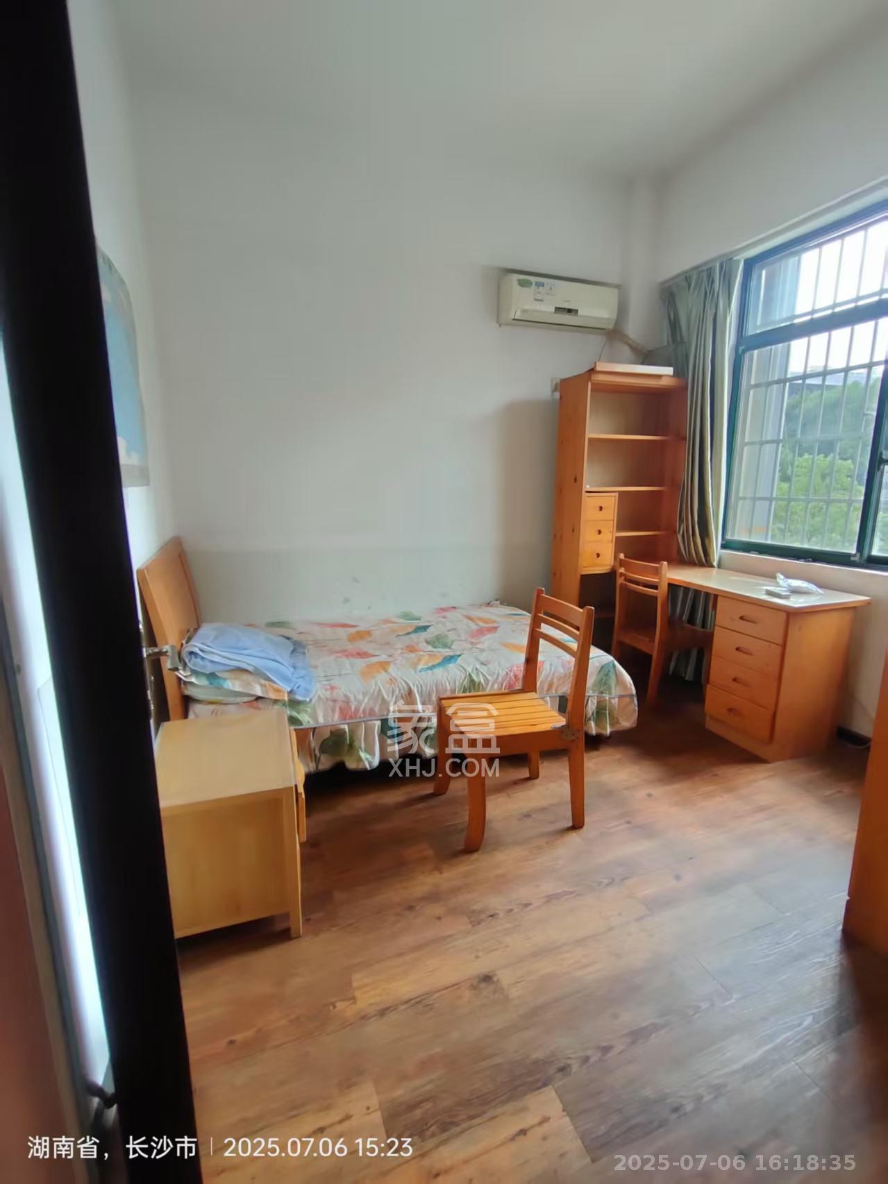 天城湖光山色  2室1厅1卫    1500.0元/月室内图