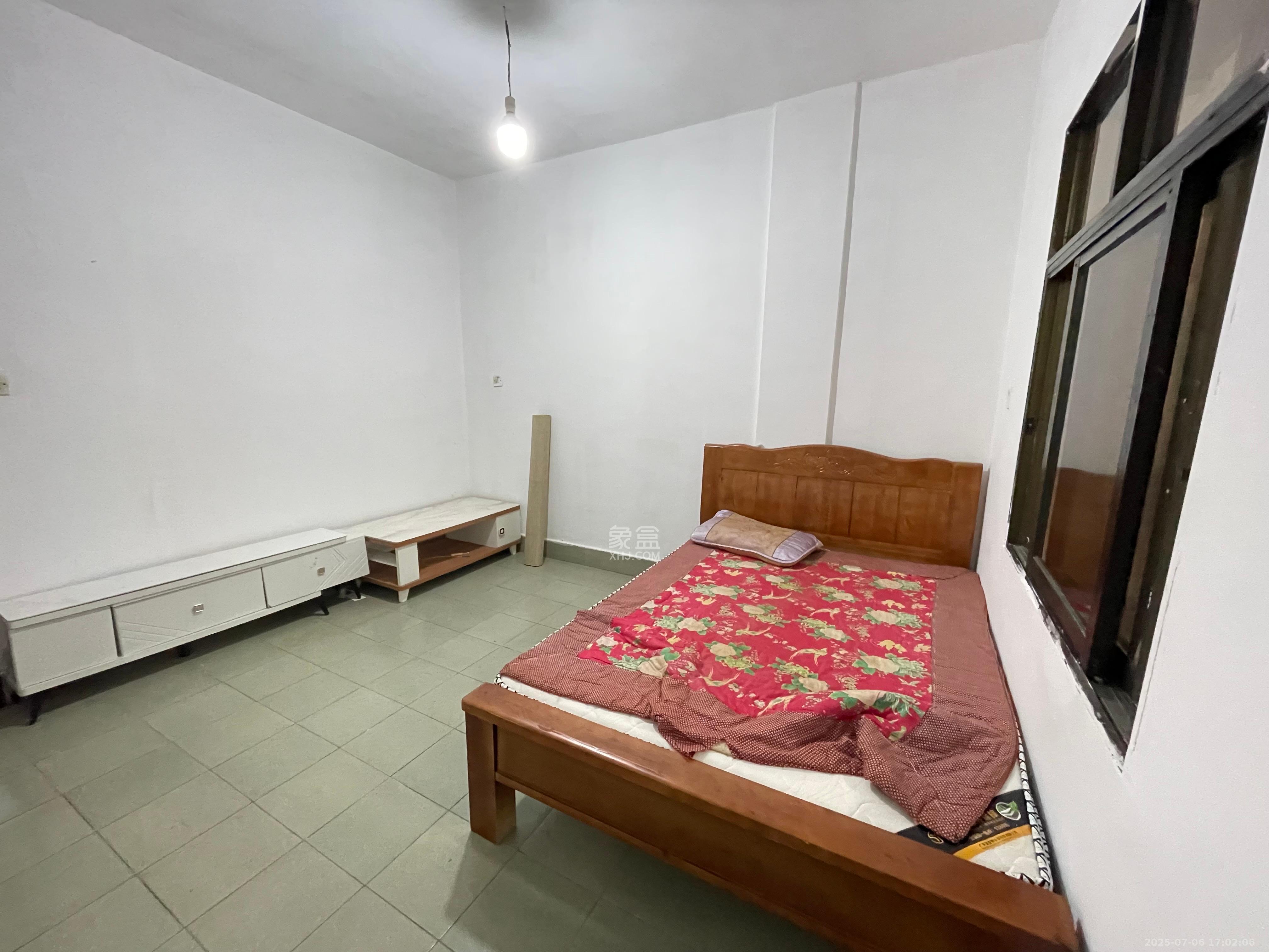 汽车西站商贸城(河西望城坡)  1室1厅1卫    1200.0元/月 汽车西站商贸城(河西望城坡)  1室1厅1卫    1200.0元/月室内图1