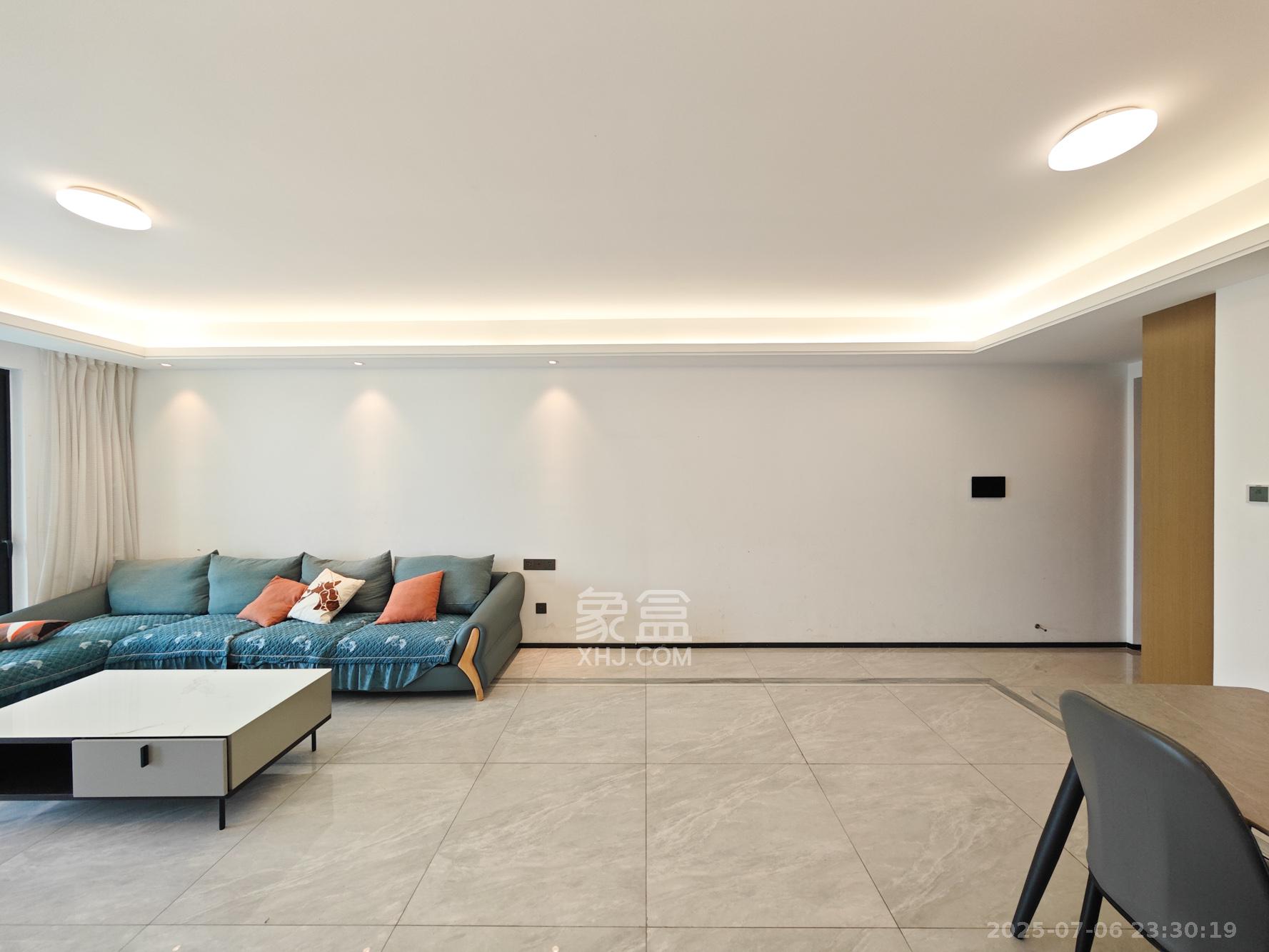 万科魅力之城  3室2厅2卫    115.0万 万科魅力之城  3室2厅2卫    115.0万客厅