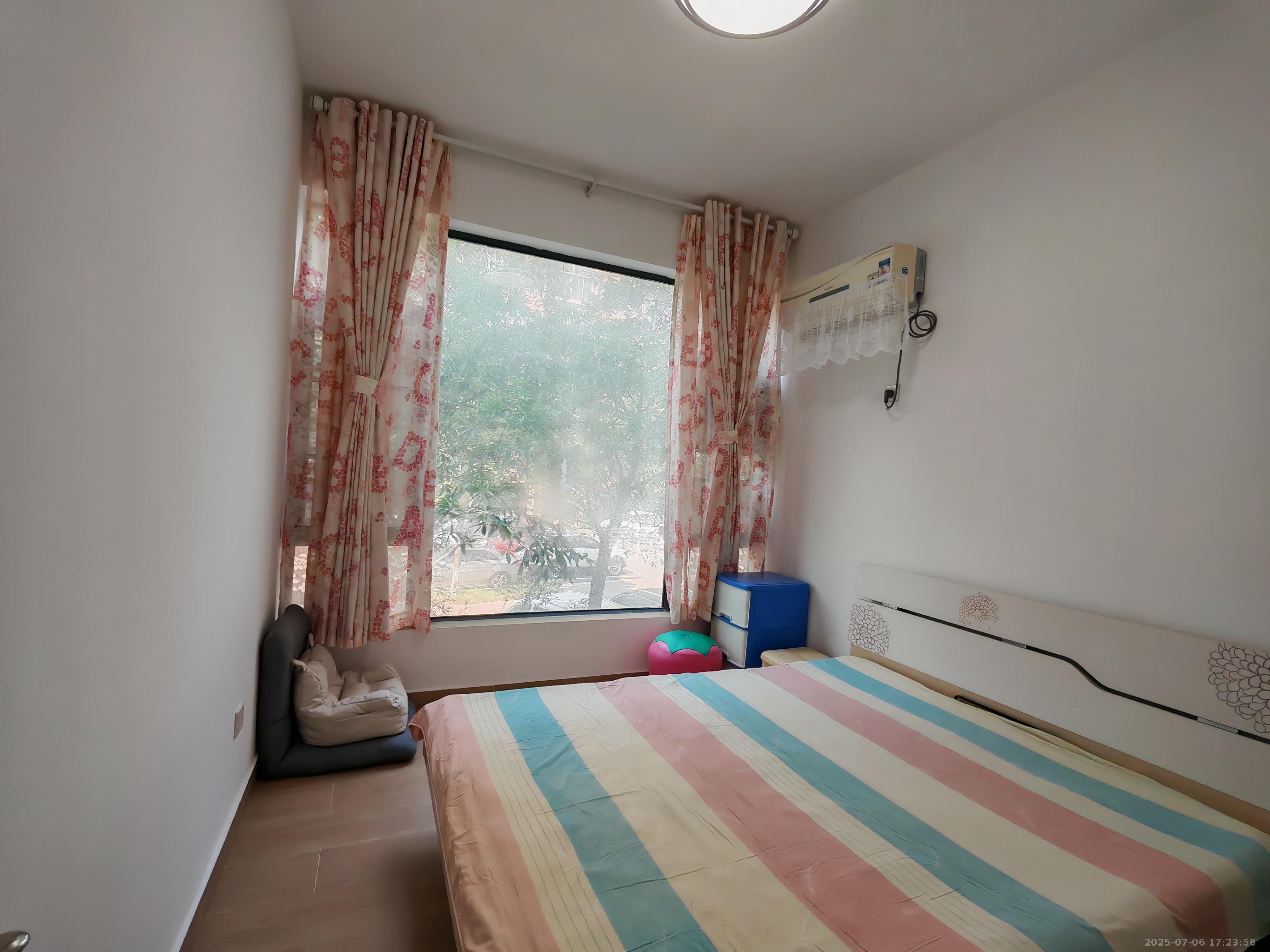 枫华府第  1室2厅1卫    2200.0元/月室内图