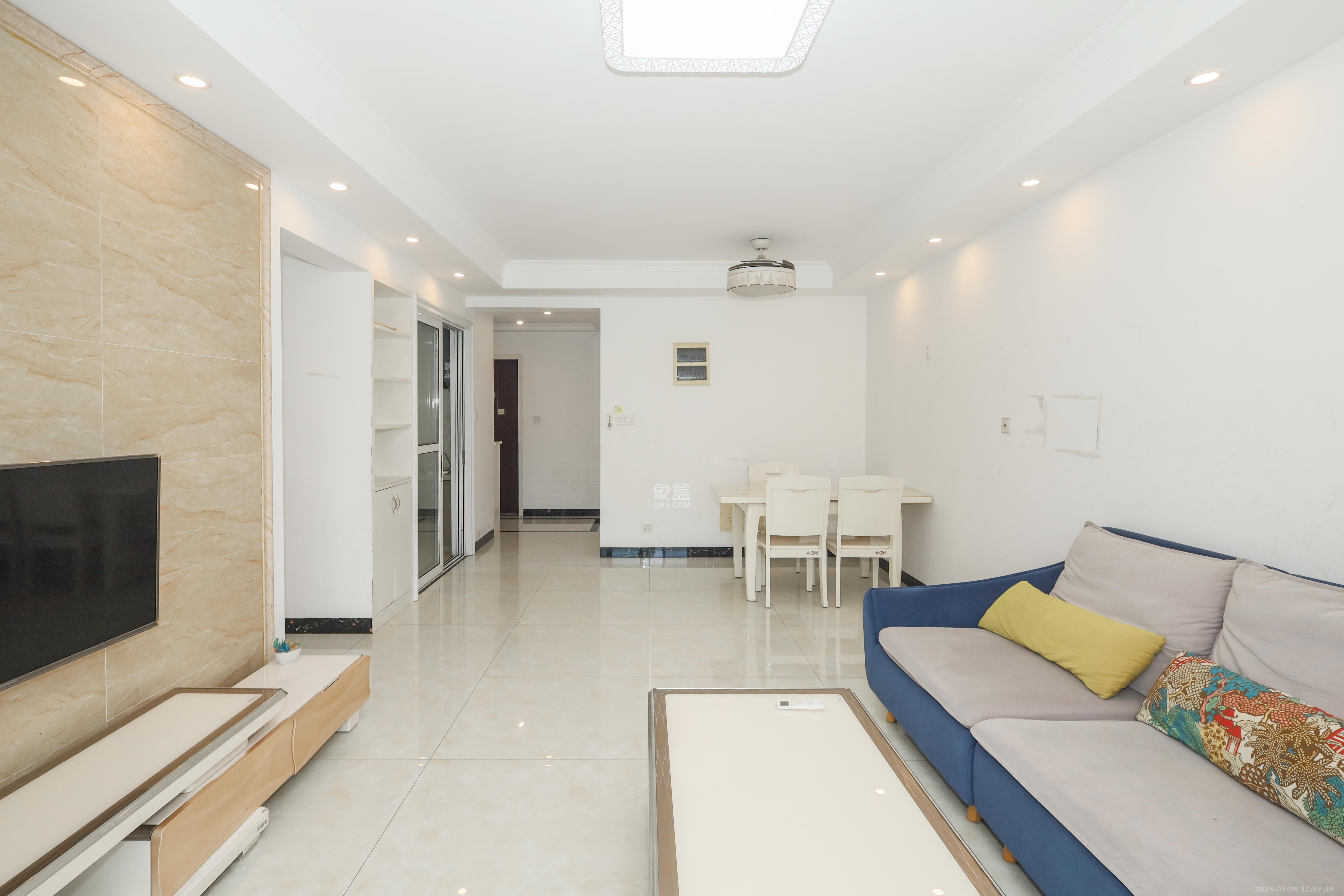 惠天然梅岭国际 3室2厅1卫 105.0万 惠天然梅岭国际 3室2厅1卫 105.0万客厅