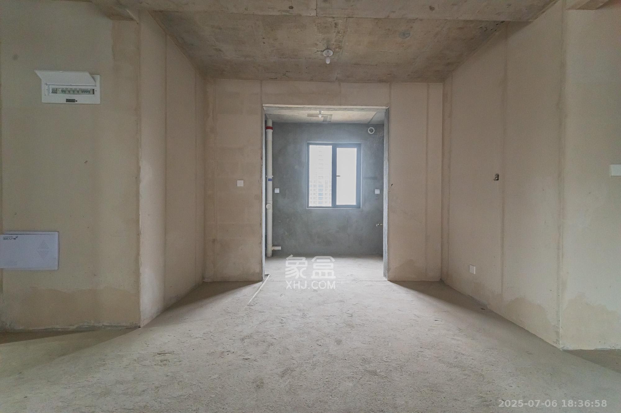 五矿万境松雅 4室2厅2卫 125.0万 五矿万境松雅 4室2厅2卫 125.0万客厅