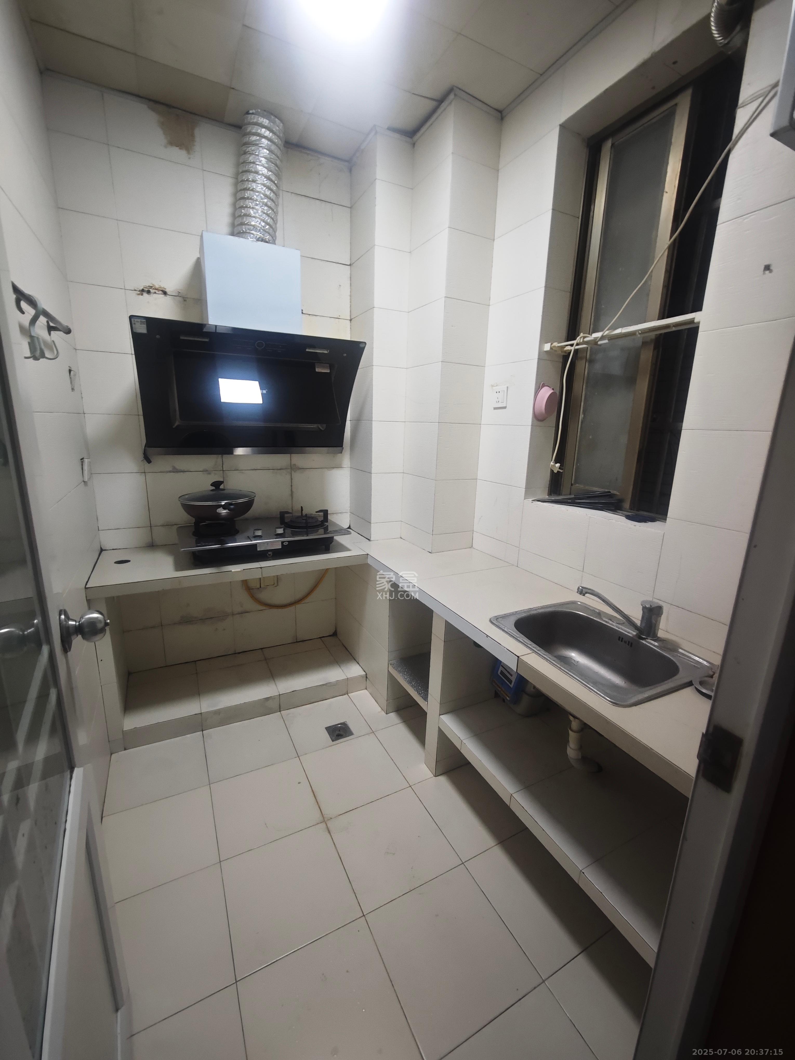 日出东方 1室1厅1卫 1600.0元/月 日出东方 1室1厅1卫 1600.0元/月室内图