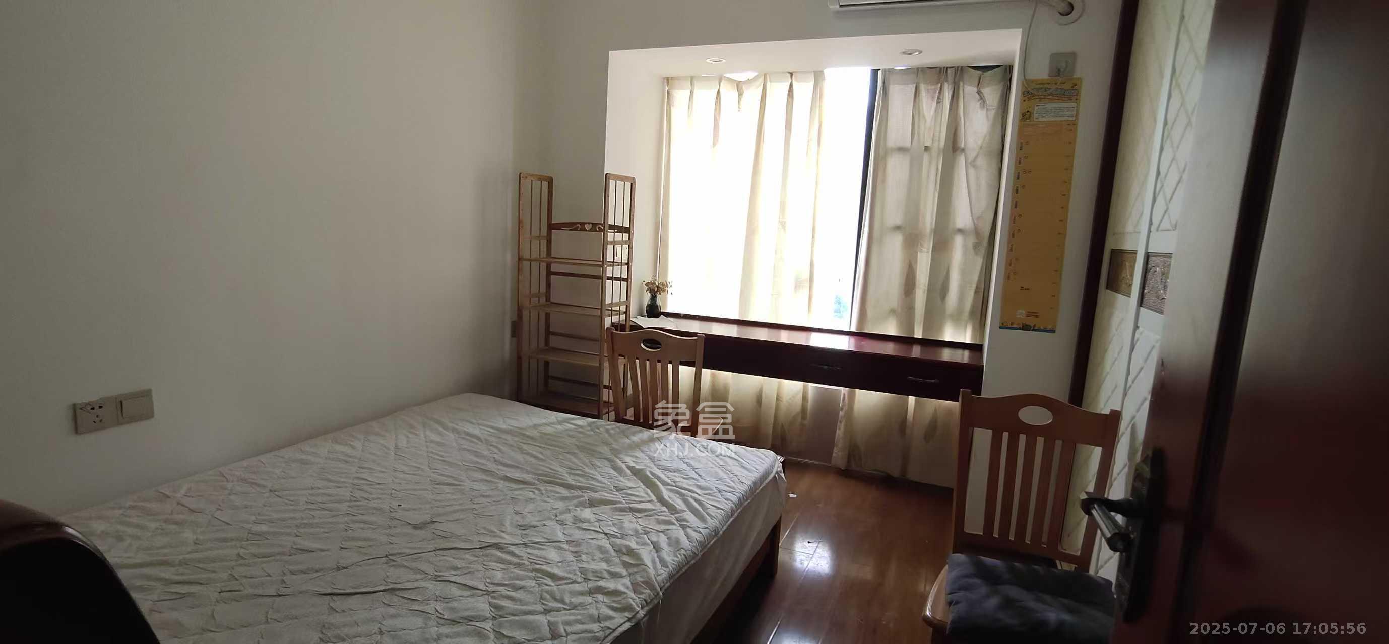 卓越蔚蓝海岸三期  3室2厅1卫   2500.00元/月室内图