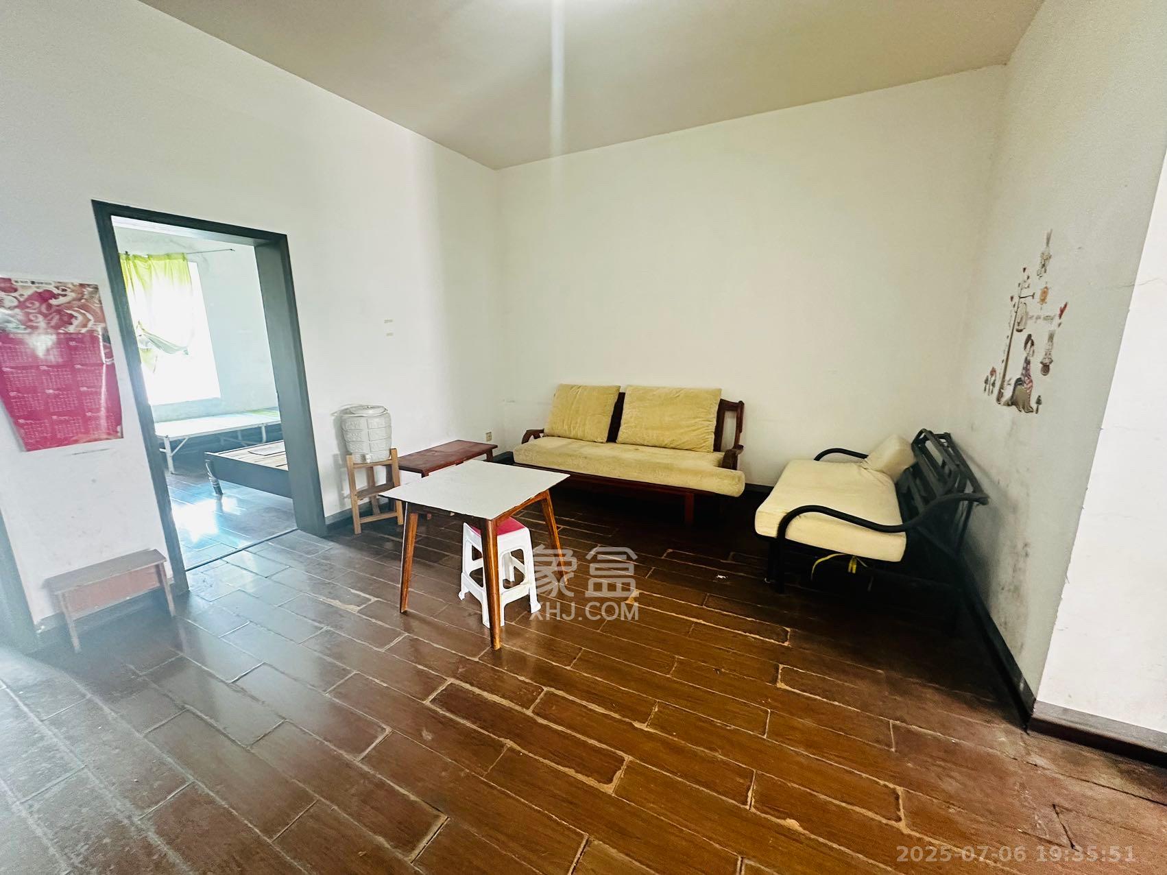 中南汽车世界 2室1厅1卫 900.0元/月 中南汽车世界 2室1厅1卫 900.0元/月室内图