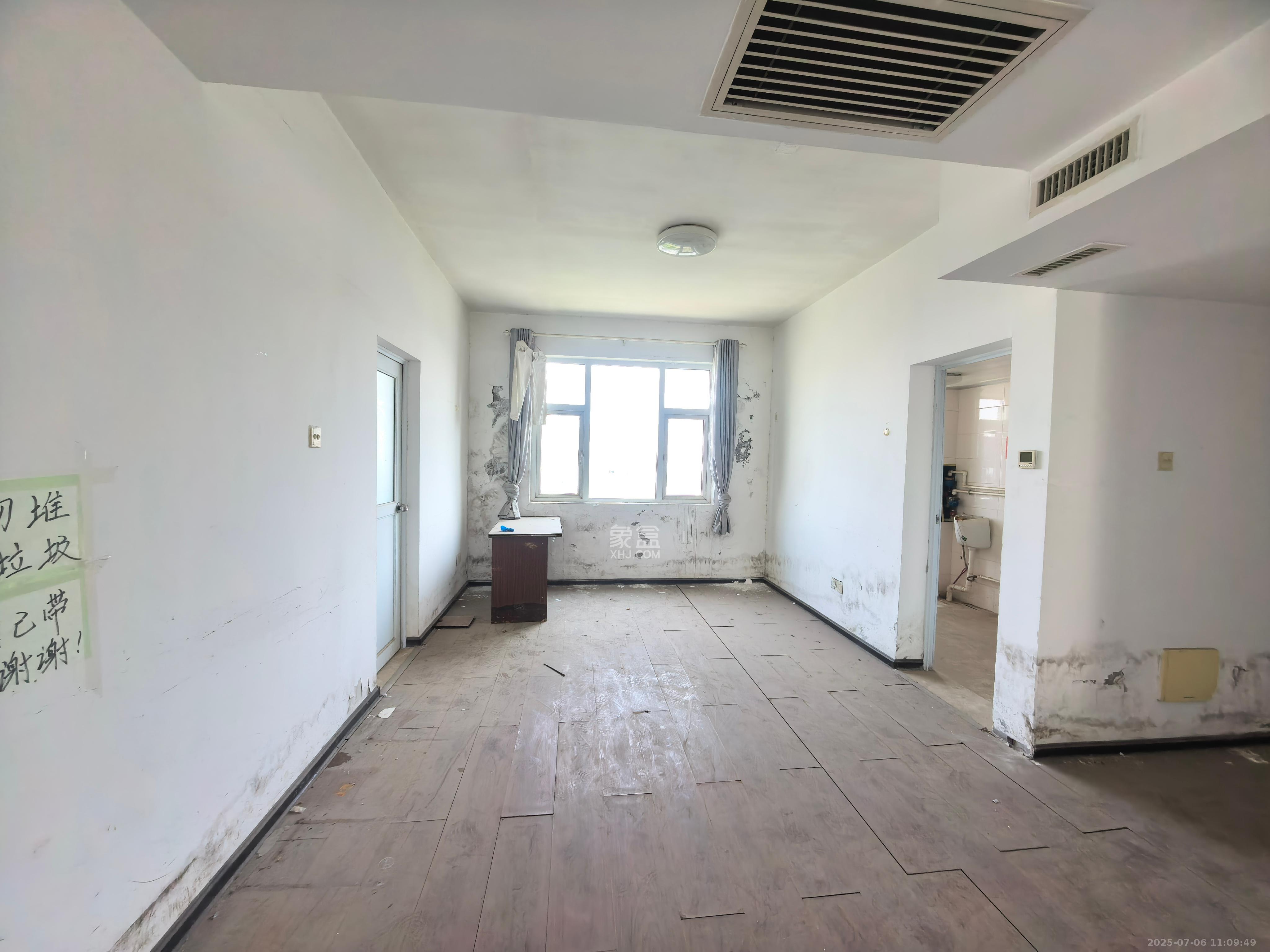 长沙市国土局宿舍（泰来居）  4室2厅2卫    4500.0元/月室内图