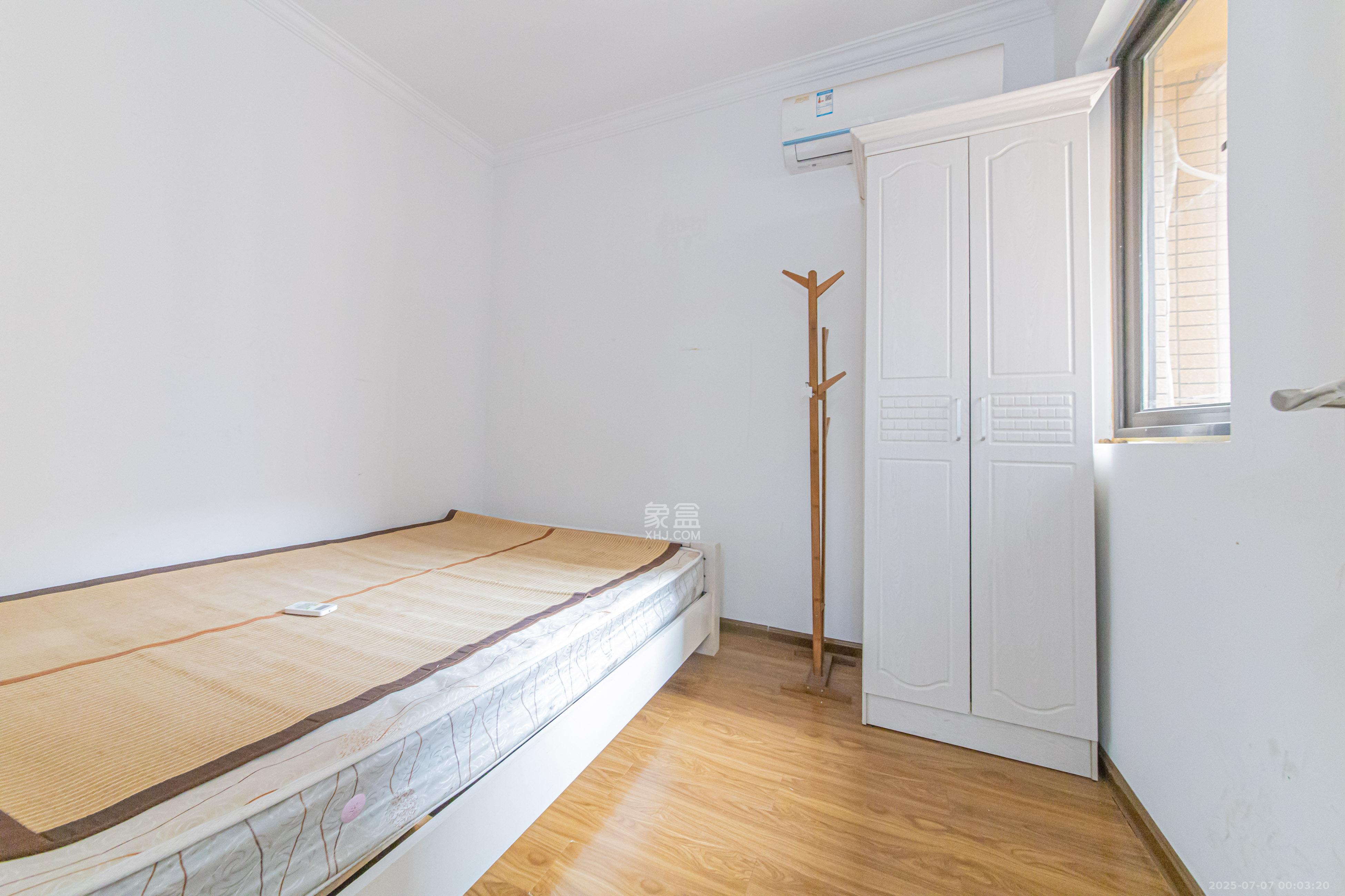 北辰中央公园C区 3室2厅1卫 84.0万 北辰中央公园C区 3室2厅1卫 84.0万卧室