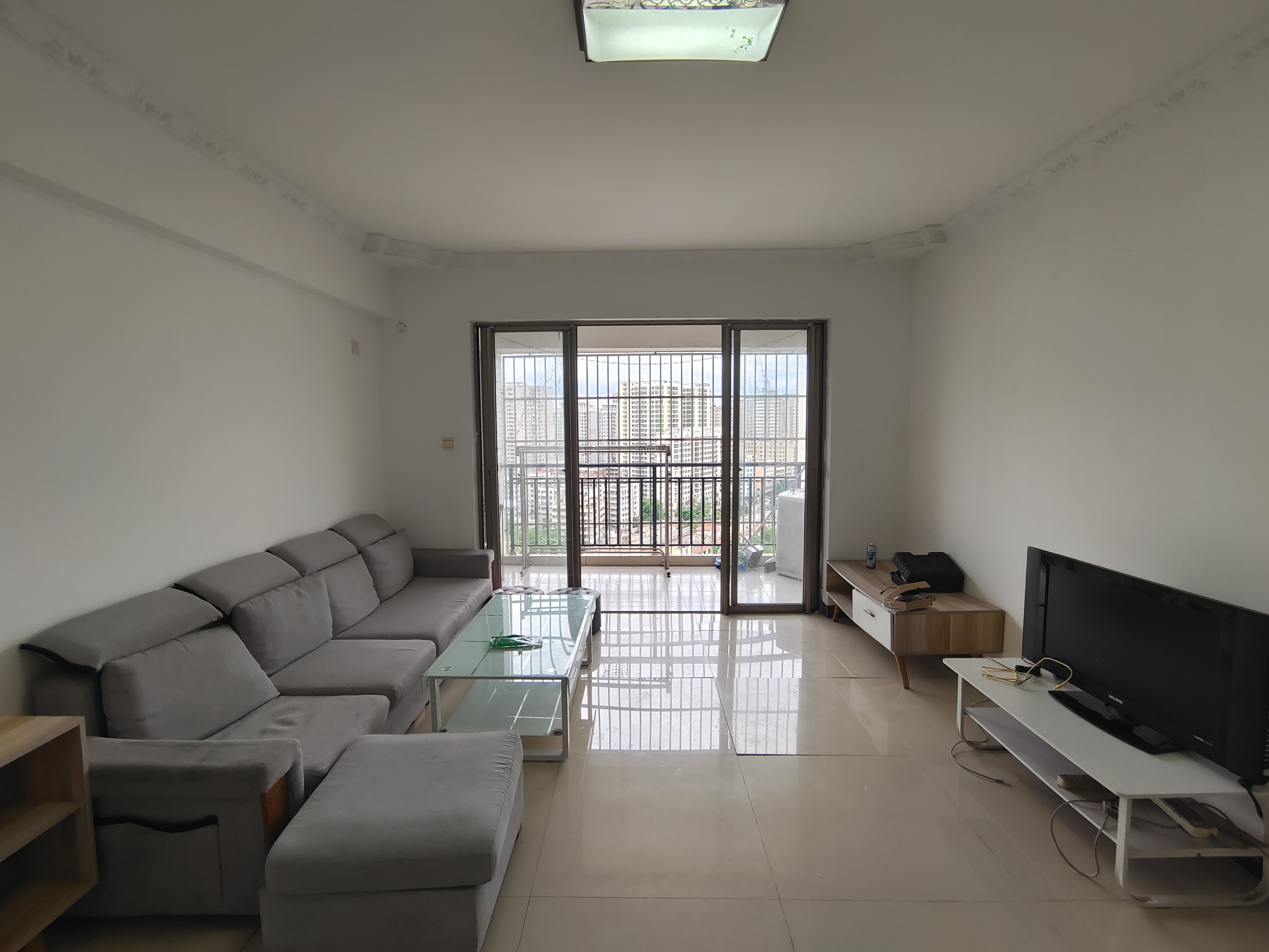 夏瑶花苑 2室2厅1卫 2500.0元/月 夏瑶花苑 2室2厅1卫 2500.0元/月室内图