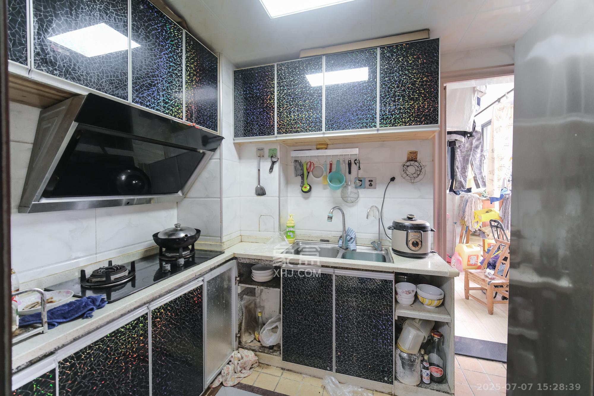三一街区  1室2厅1卫   62.80万厨房