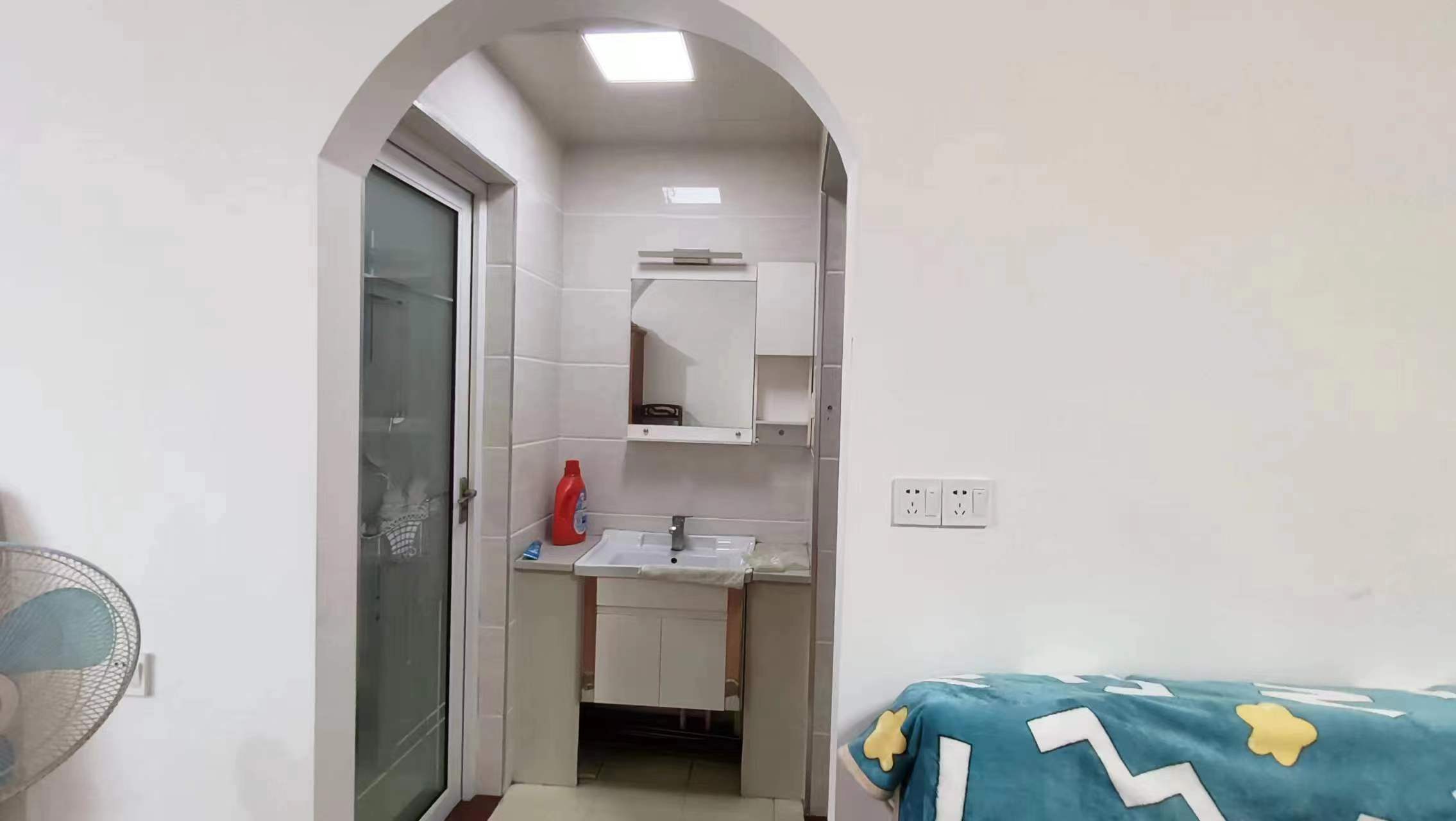 鹏利广场  1室1厅1卫    1000.0元/月 鹏利广场  1室1厅1卫    1000.0元/月室内图