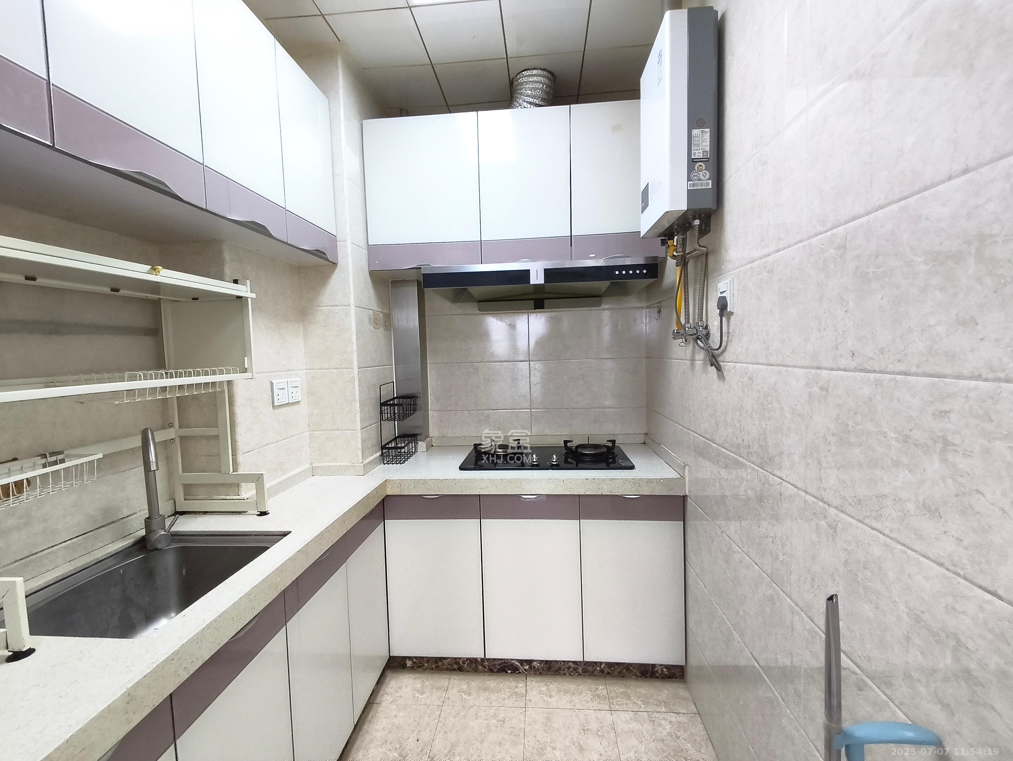 长房半岛蓝湾（观山月）  1室1厅1卫   1600.00元/月室内图