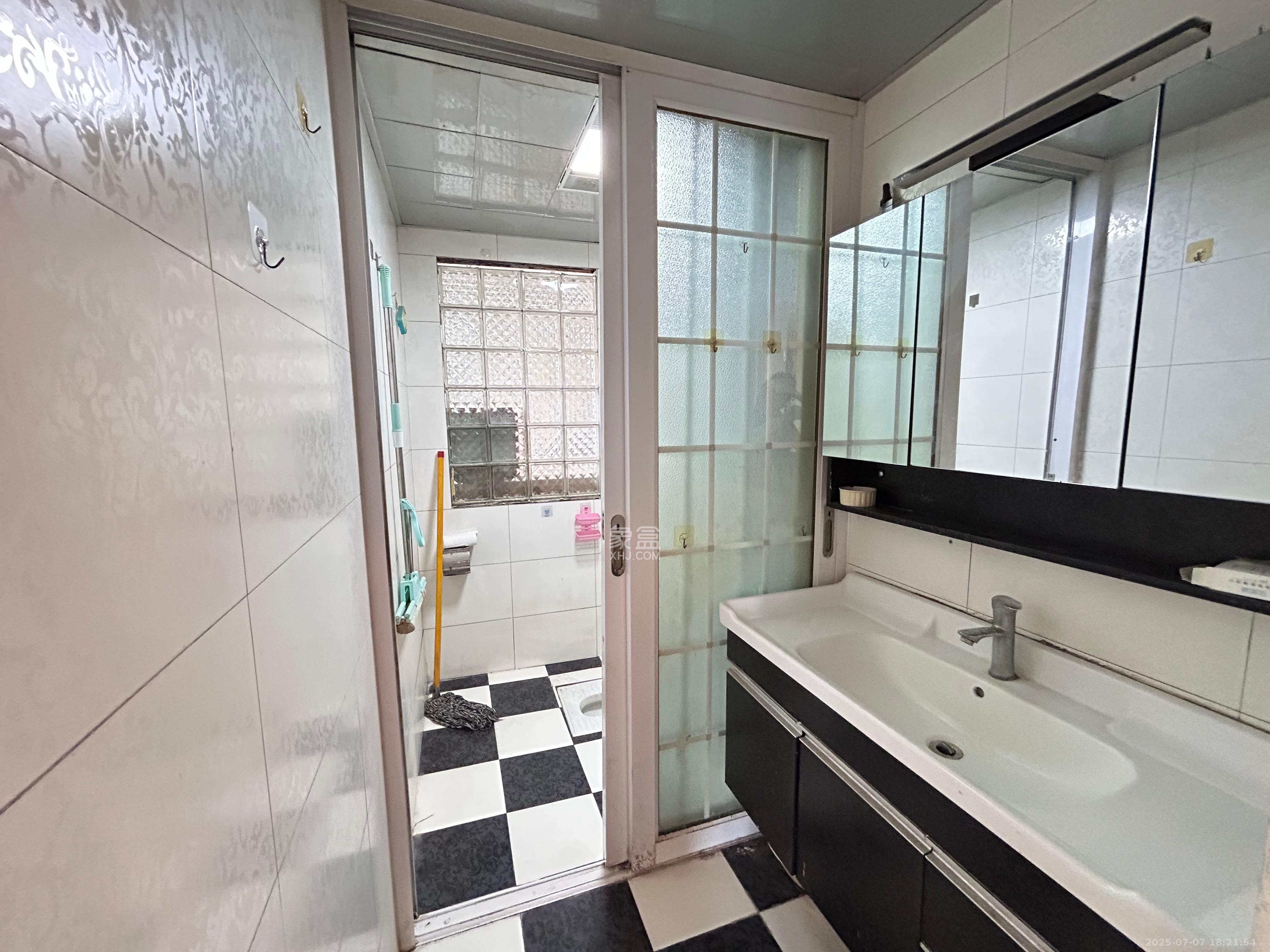 红树湾 2室2厅1卫 1700.0元/月 红树湾 2室2厅1卫 1700.0元/月室内图