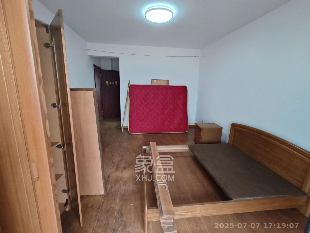 香溢豪庭  3室2厅2卫    3200.0元/月室内图
