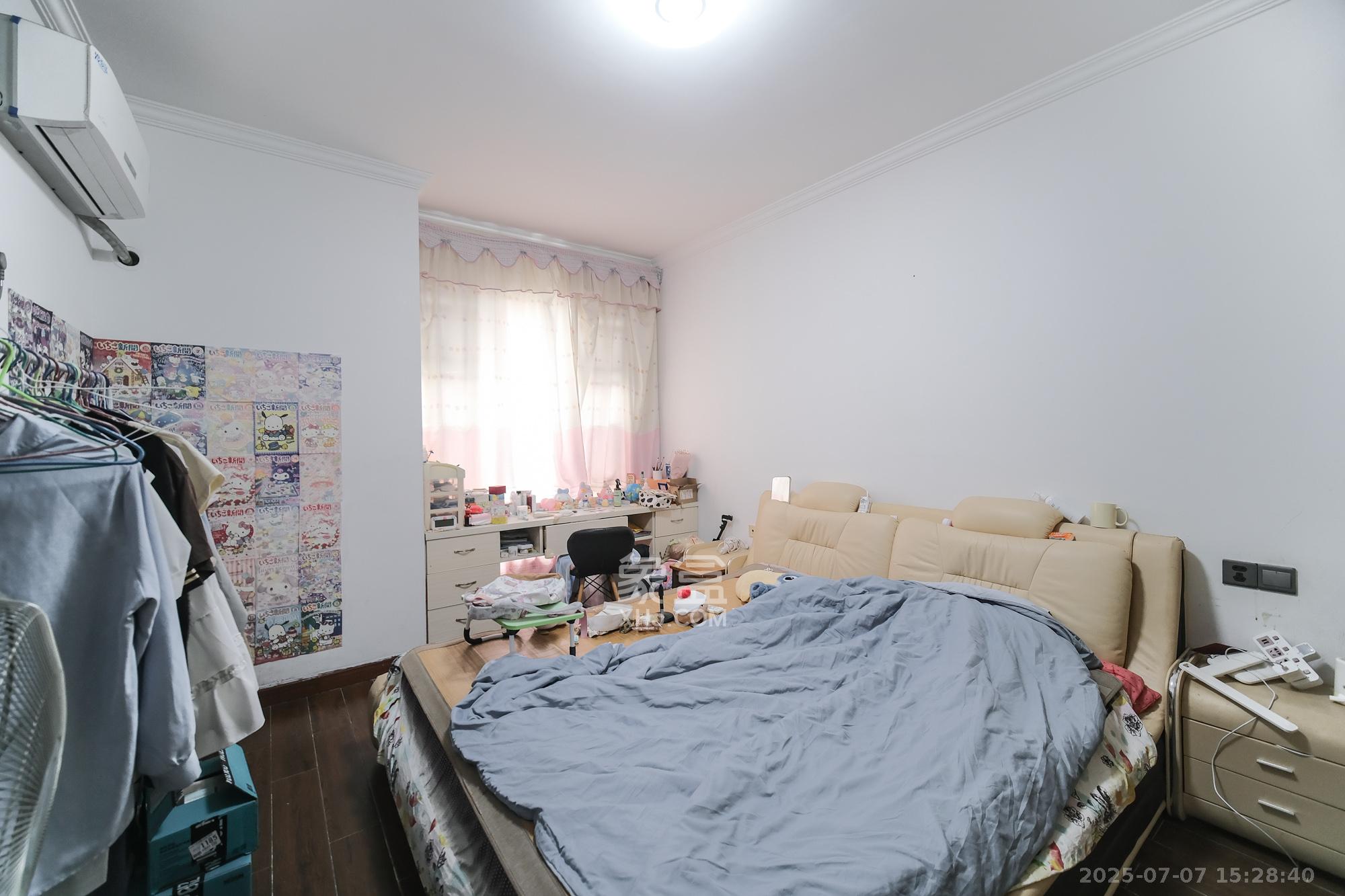 三一街区  1室2厅1卫   62.80万卧室