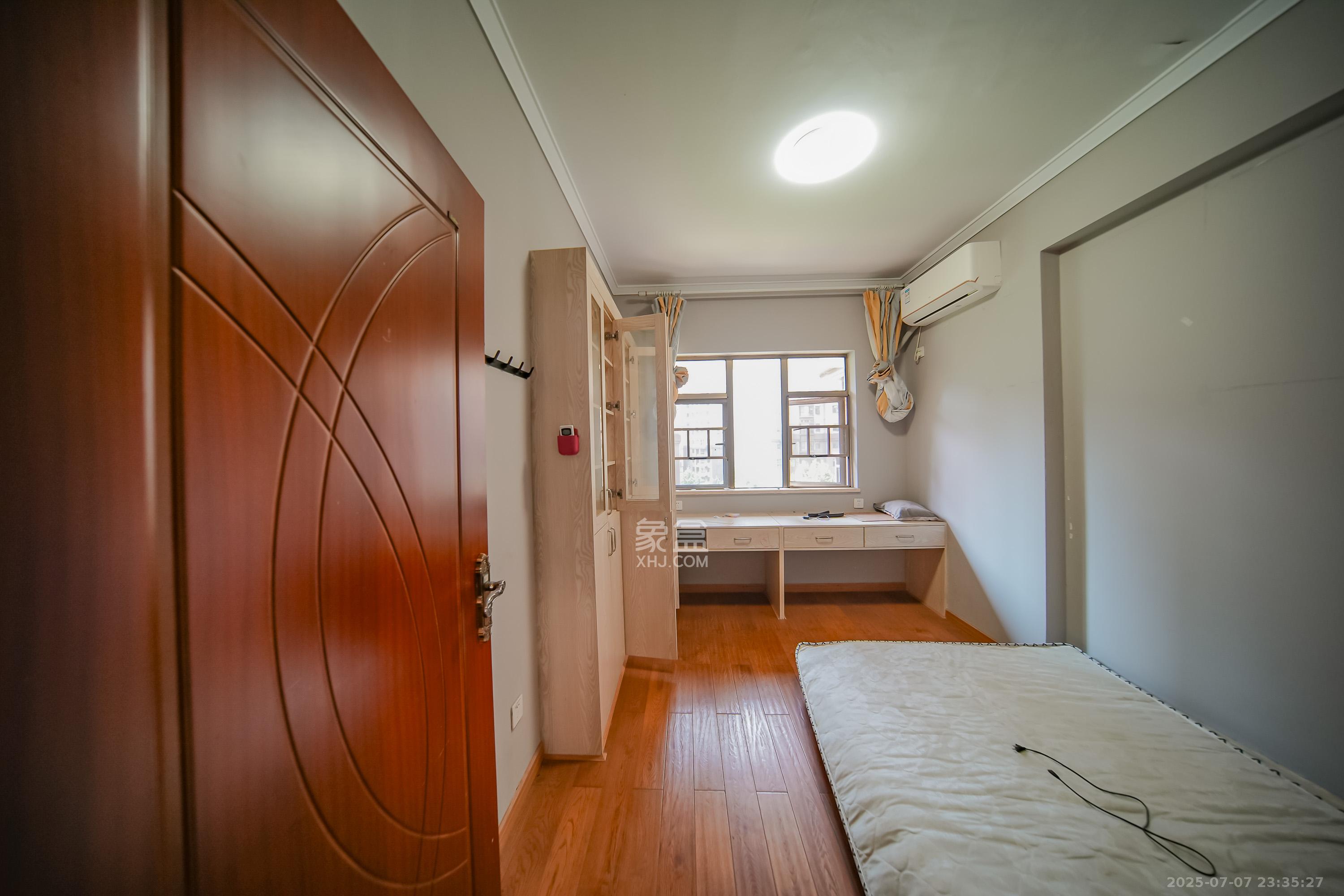 江山帝景哈佛 4室2厅2卫 124.0万 江山帝景哈佛 4室2厅2卫 124.0万卧室