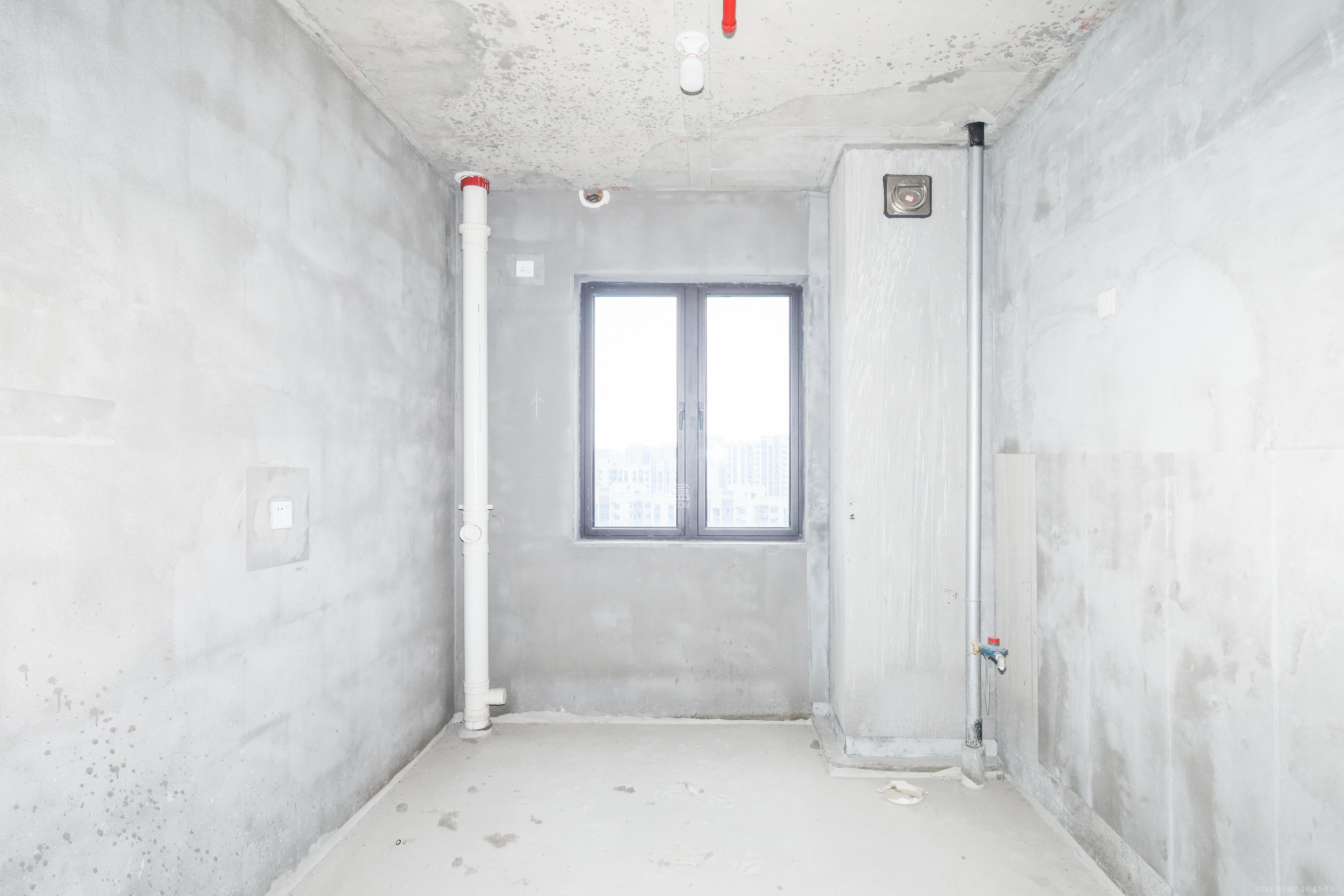 建发央著  4室2厅2卫   280.00万厨房