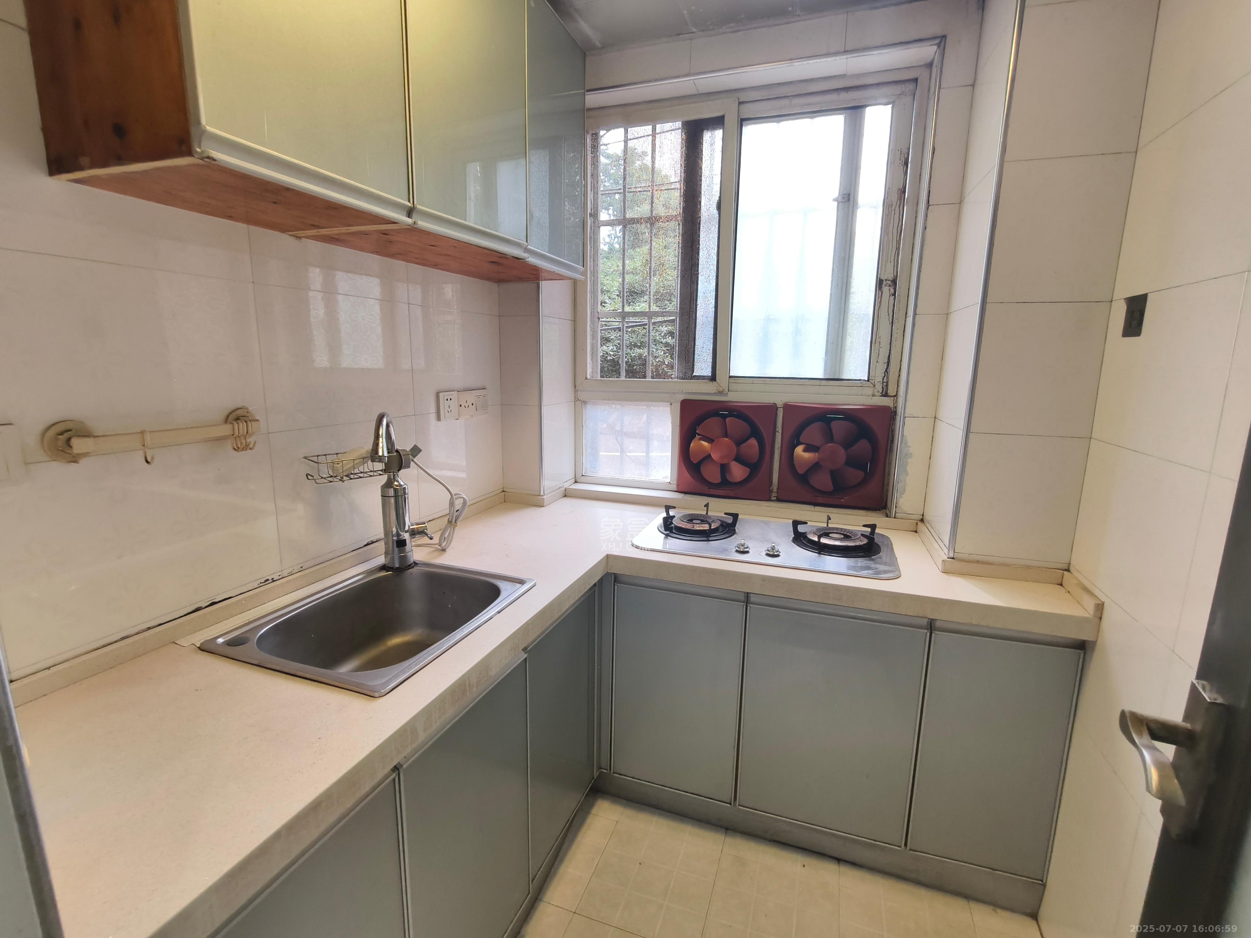 友园山庄  3室2厅1卫    1800.0元/月室内图