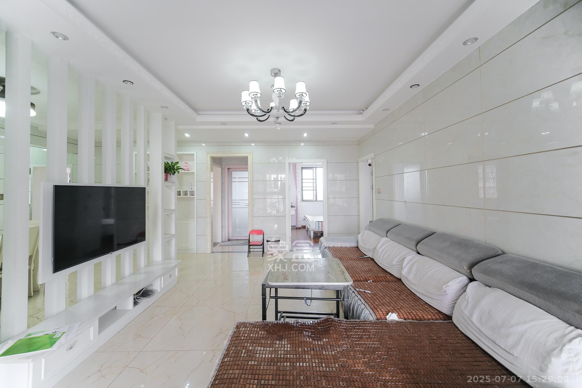 盛地春天里 4室2厅2卫 65.0万 盛地春天里 4室2厅2卫 65.0万客厅