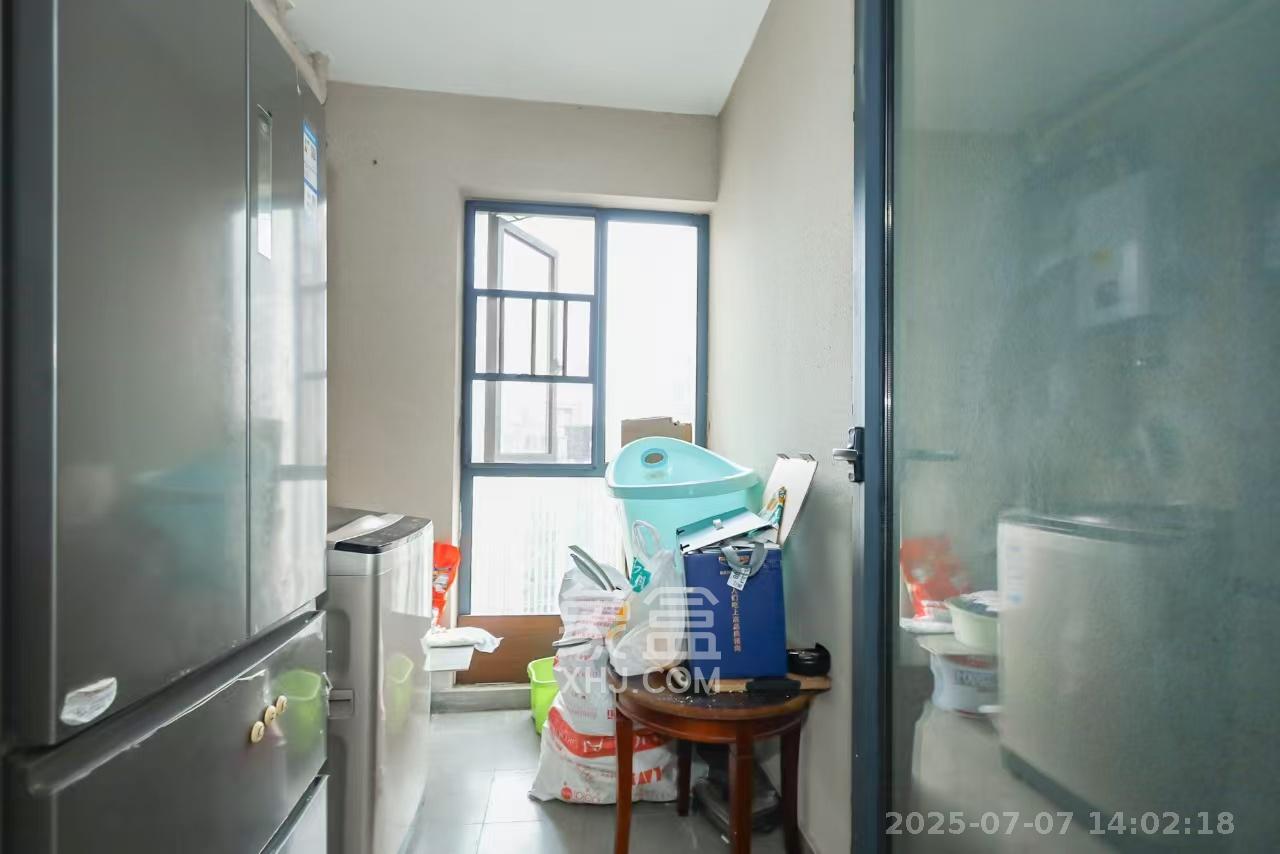 荣泰广场  3室2厅1卫   2700.00元/月室内图