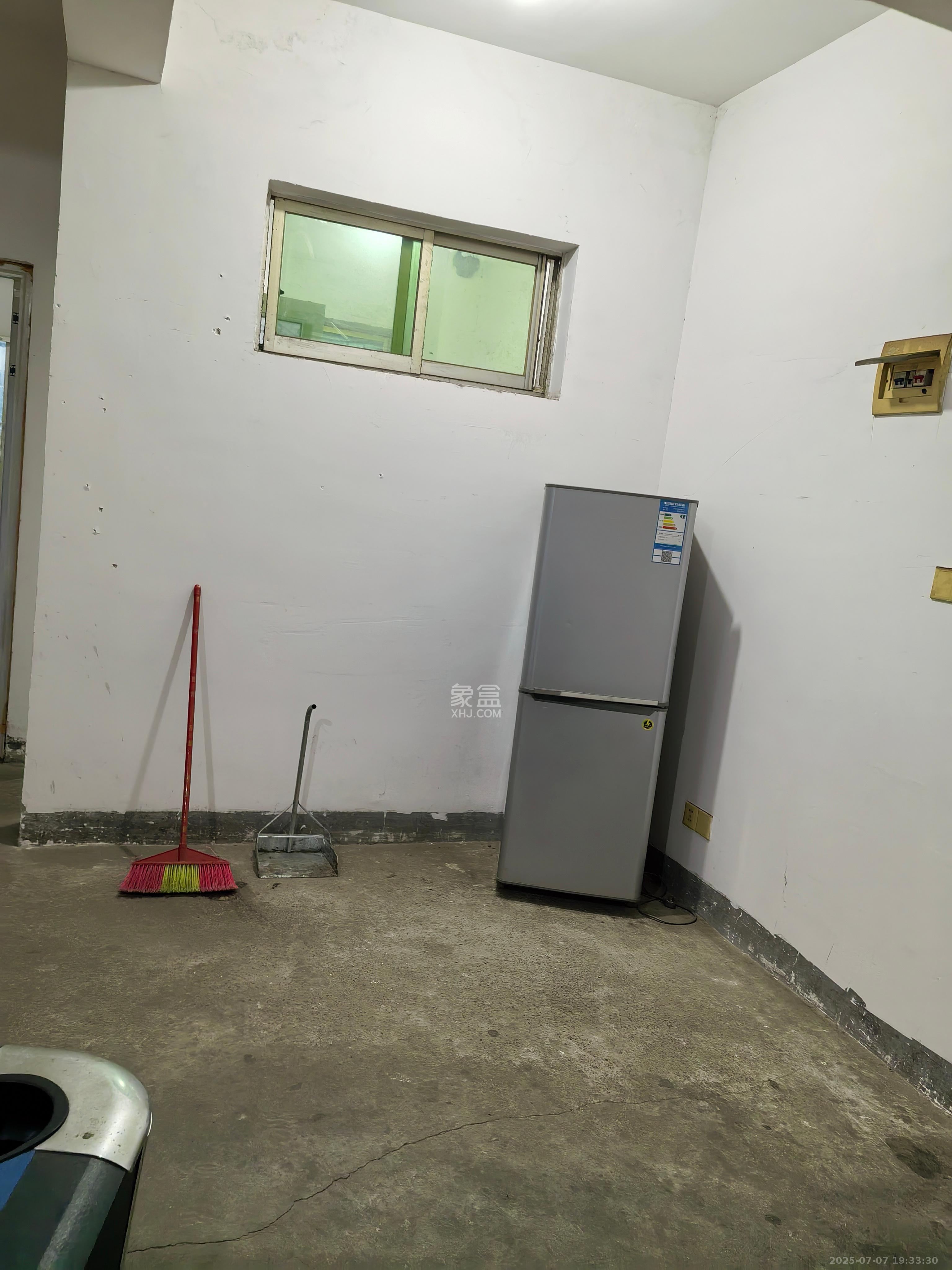 中南汽车世界 3室2厅1卫 1000.0元/月 中南汽车世界 3室2厅1卫 1000.0元/月室内图